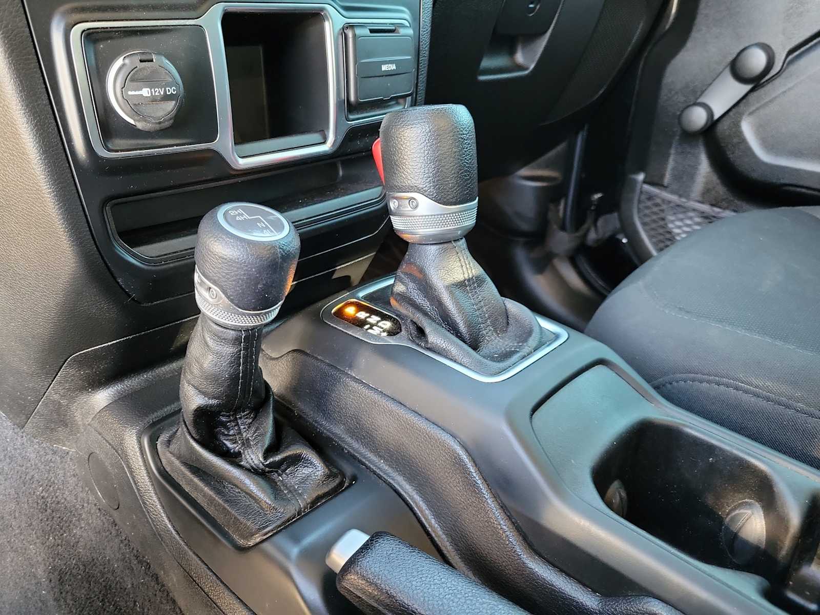 Thumbnail: 2023 Jeep Gladiator - 17