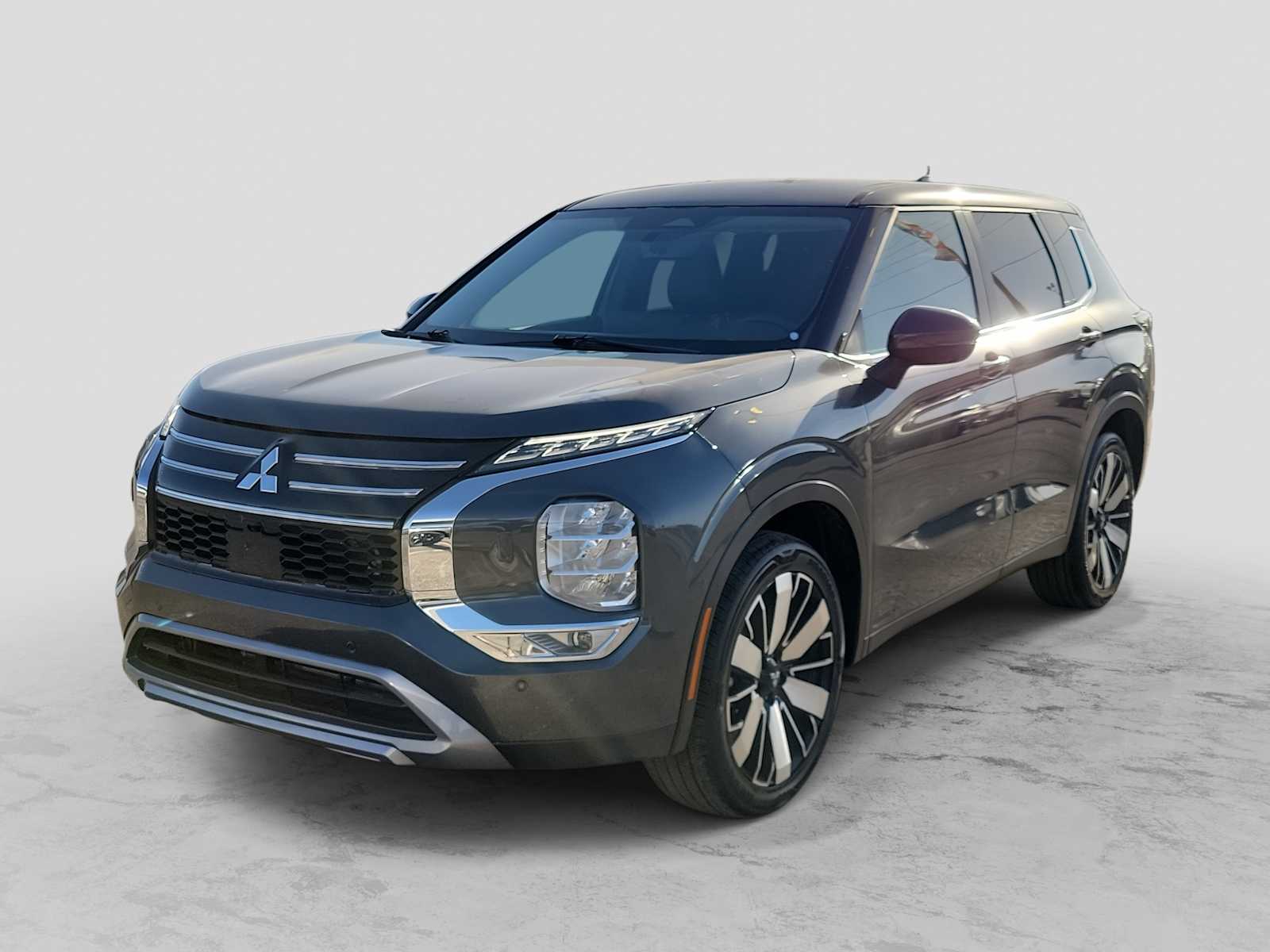 2025 Mitsubishi Outlander SE's photo