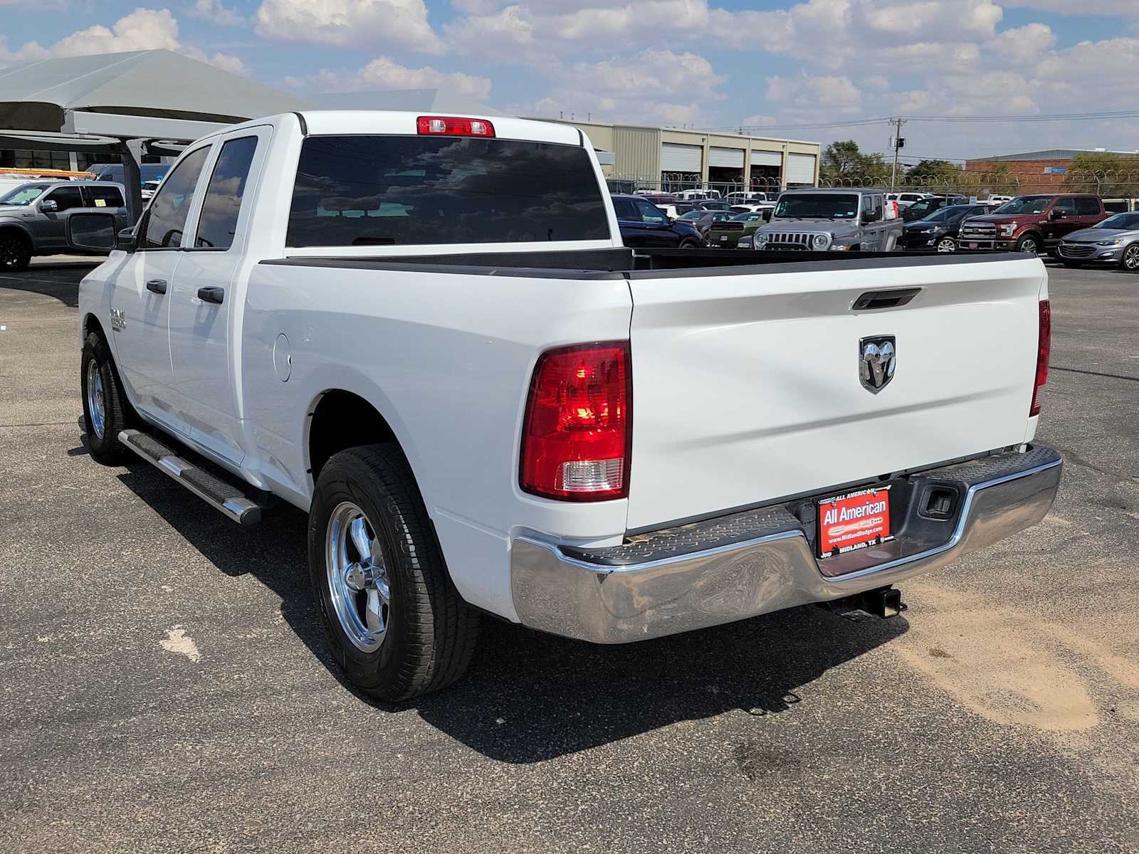 Thumbnail: 2019 RAM 1500 Classic - 4