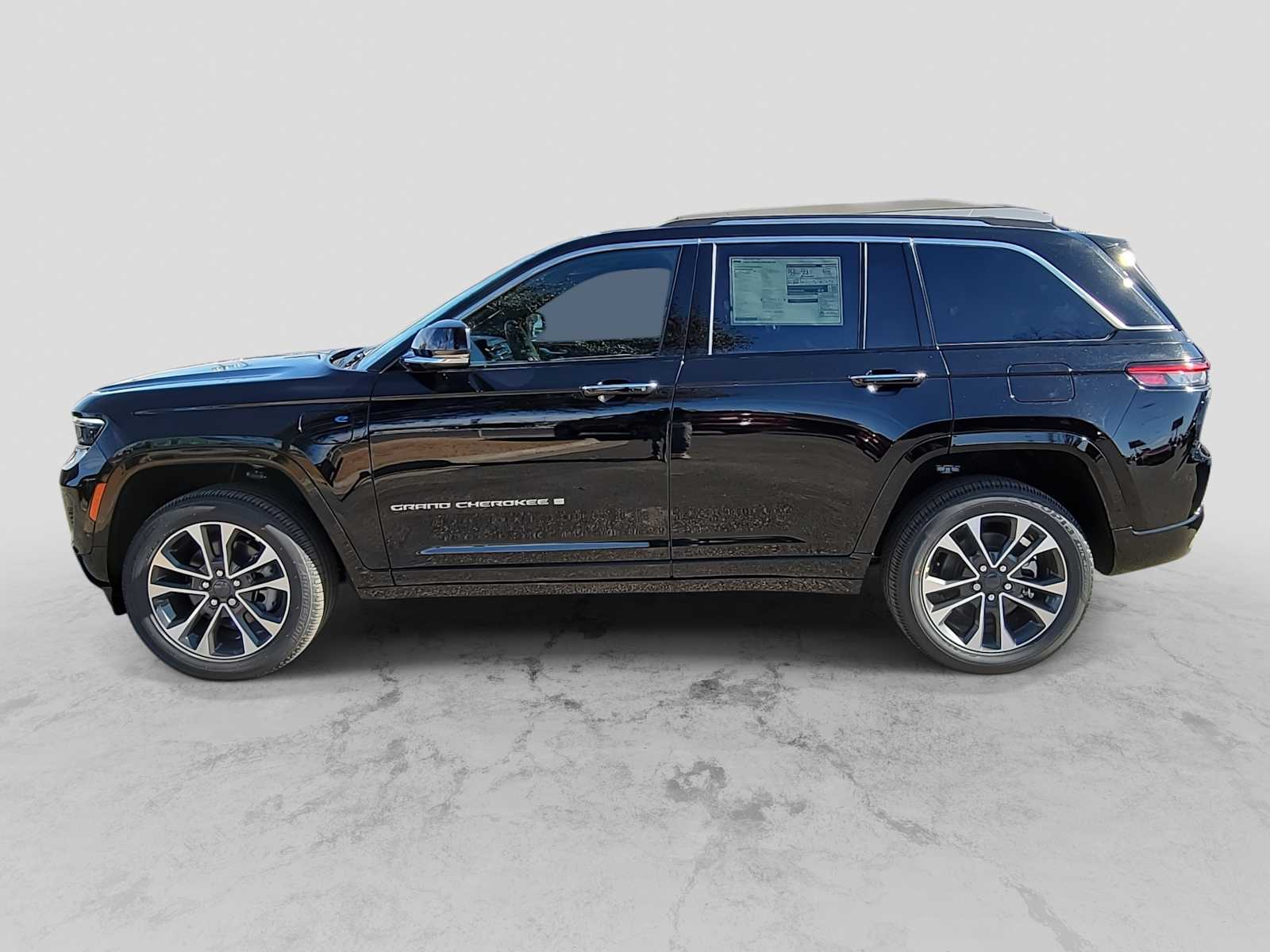 Thumbnail: 2023 Jeep Grand Cherokee - 3