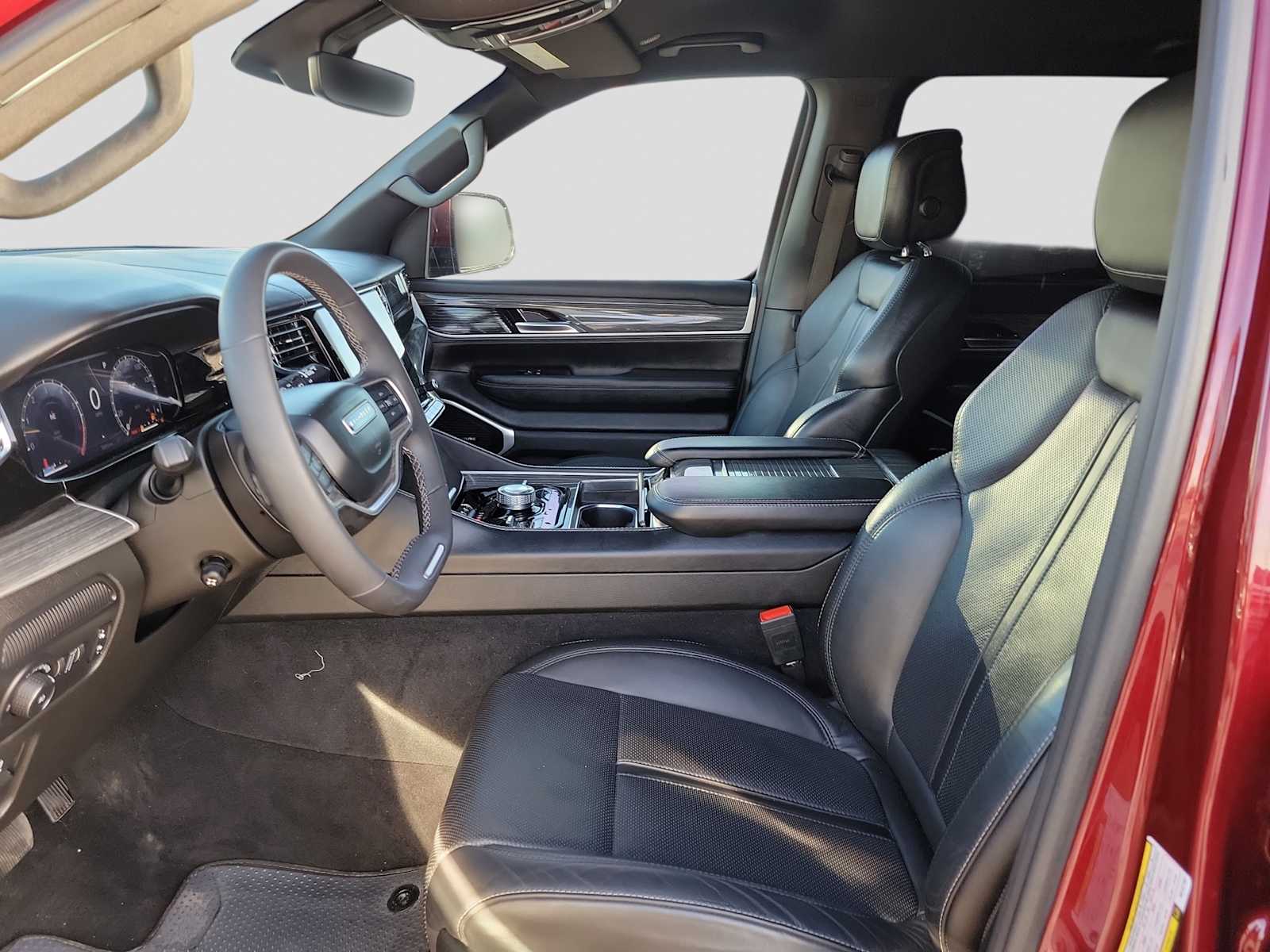 Thumbnail: 2022 Jeep Wagoneer - 11