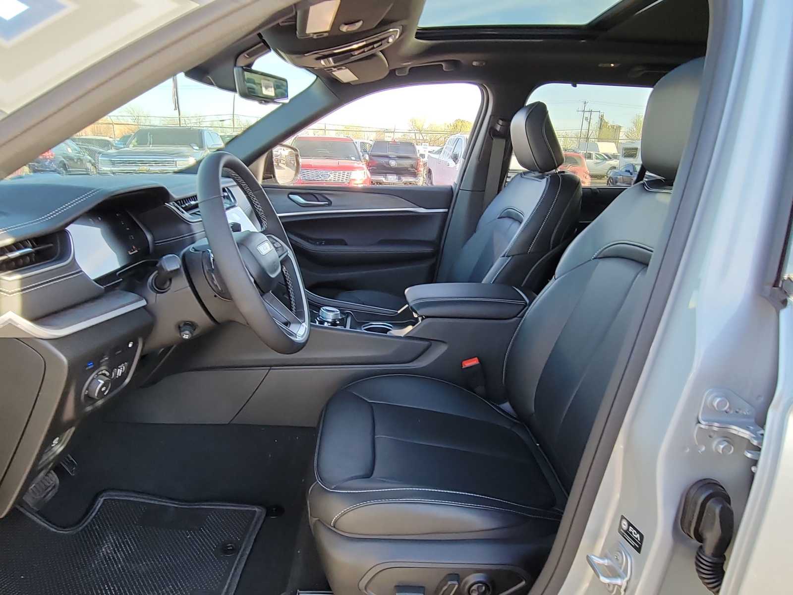 Thumbnail: 2024 Jeep Grand Cherokee - 11