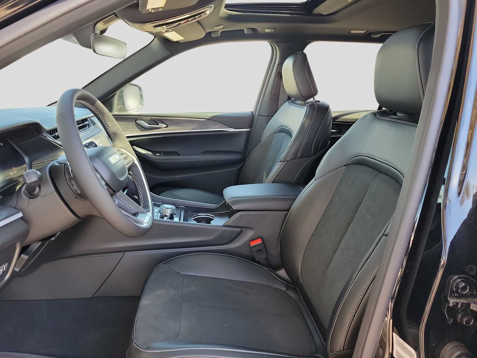 Thumbnail: 2026 Jeep Grand Cherokee - 11