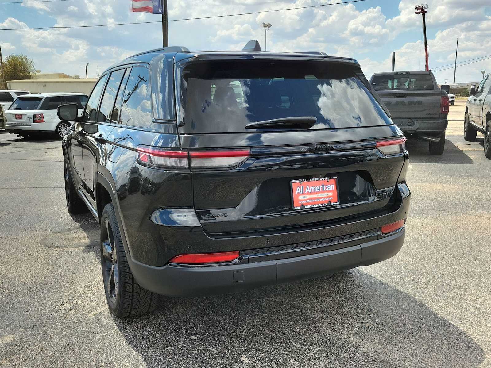 2023 Jeep Grand Cherokee Limited photo 4