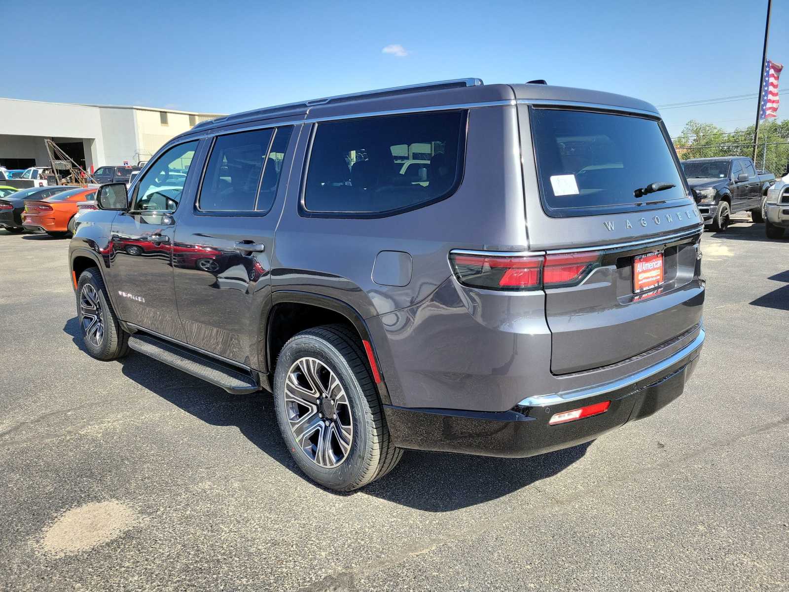 2024 Jeep Wagoneer L photo 4