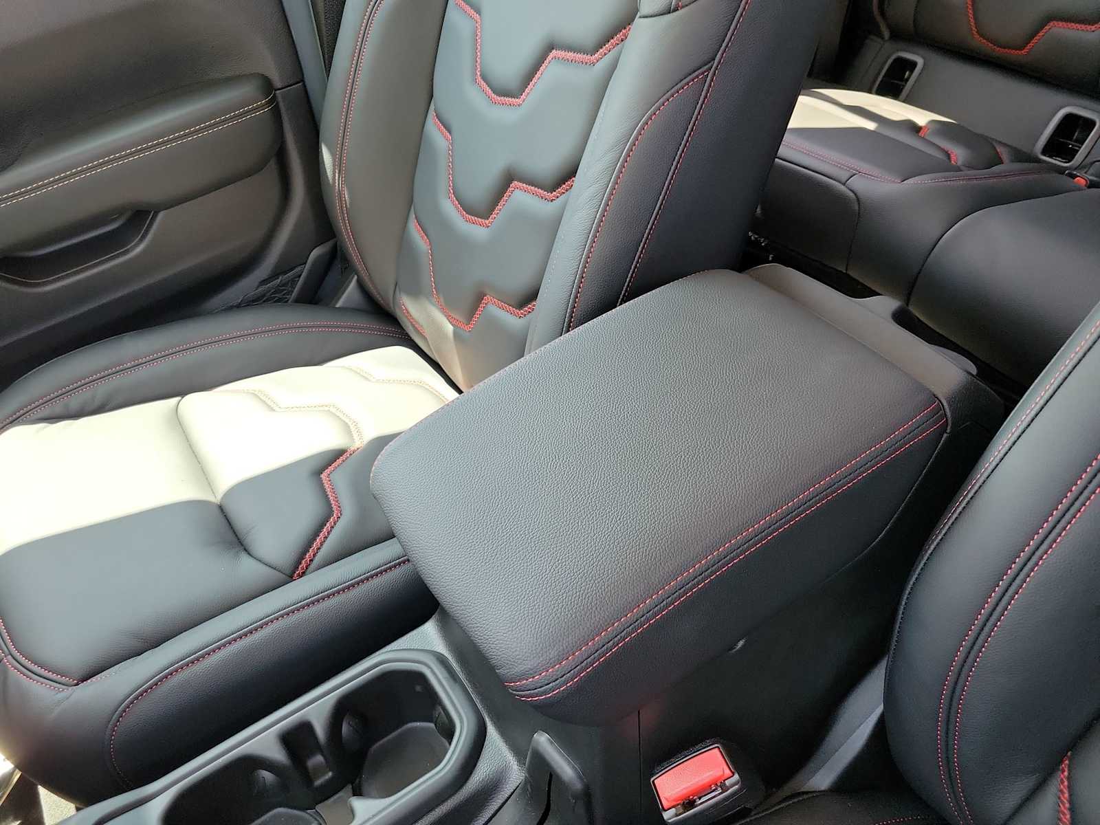 Thumbnail: 2025 Jeep Gladiator - 16