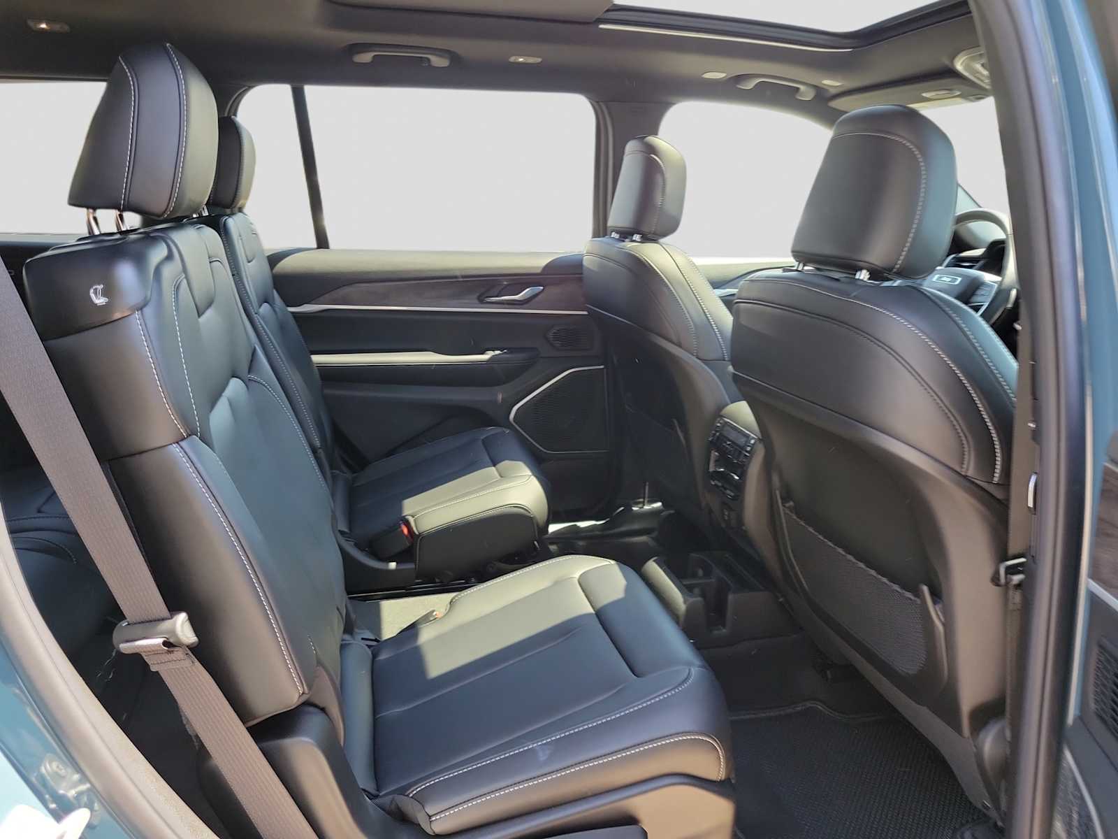 Thumbnail: 2026 Jeep Grand Cherokee - 9