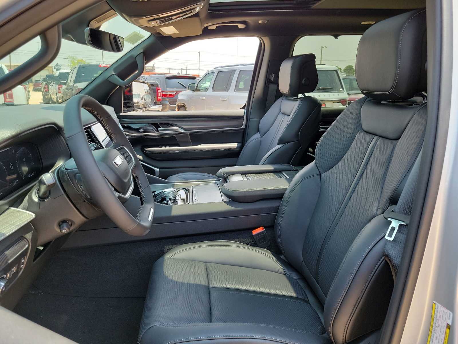 Thumbnail: 2024 Jeep Wagoneer - 11