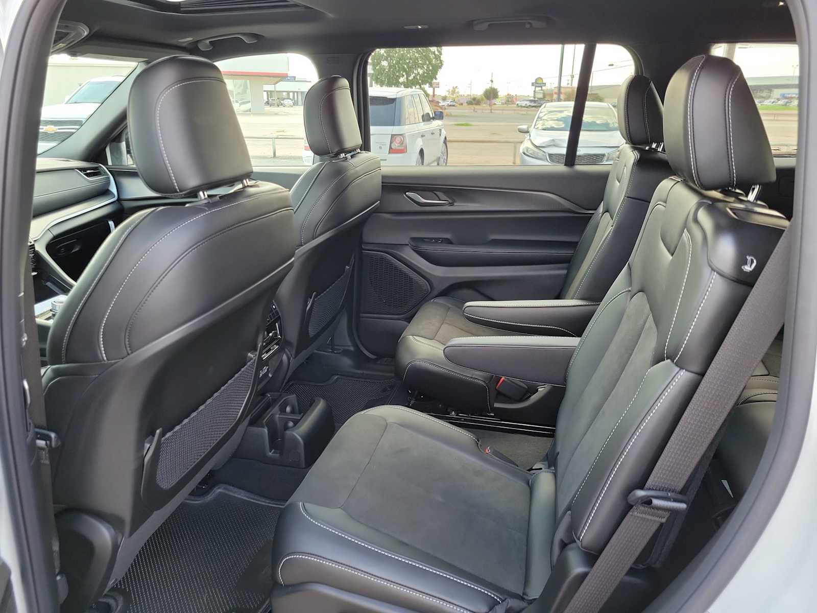 Thumbnail: 2025 Jeep Grand Cherokee - 12