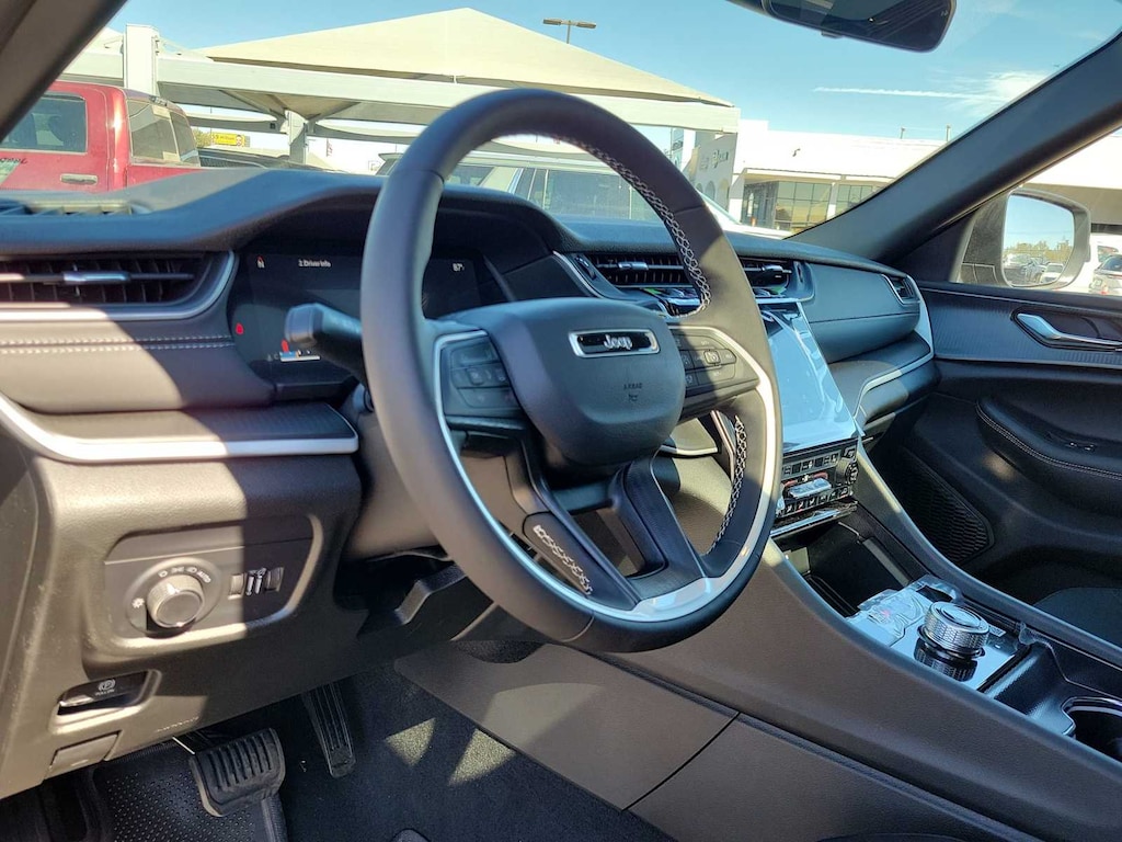 New 2025 Jeep Grand Cherokee LAREDO X 4X4 Sport Utility