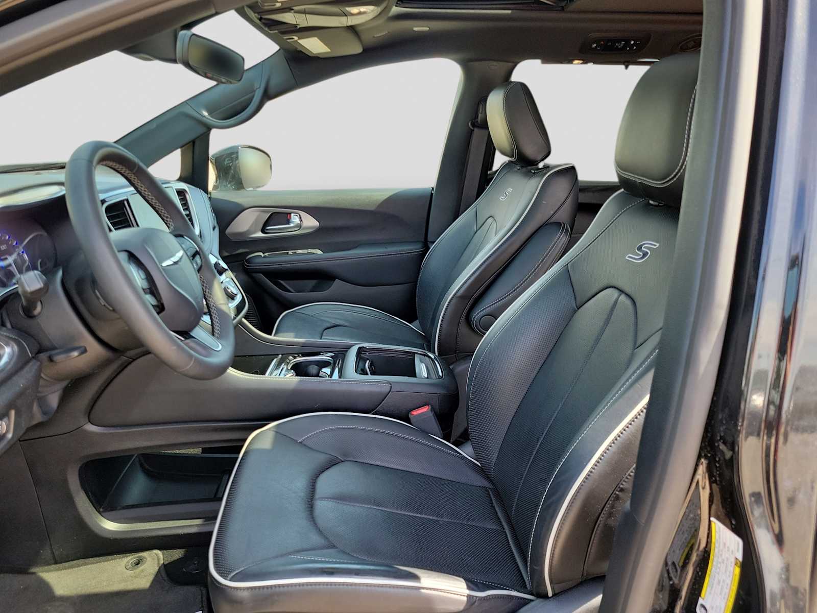 Thumbnail: 2023 Chrysler Pacifica - 11