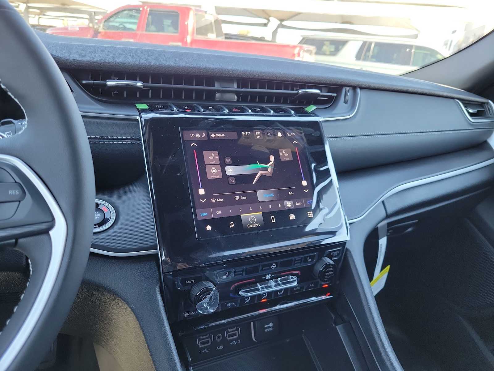 Thumbnail: 2025 Jeep Grand Cherokee - 21