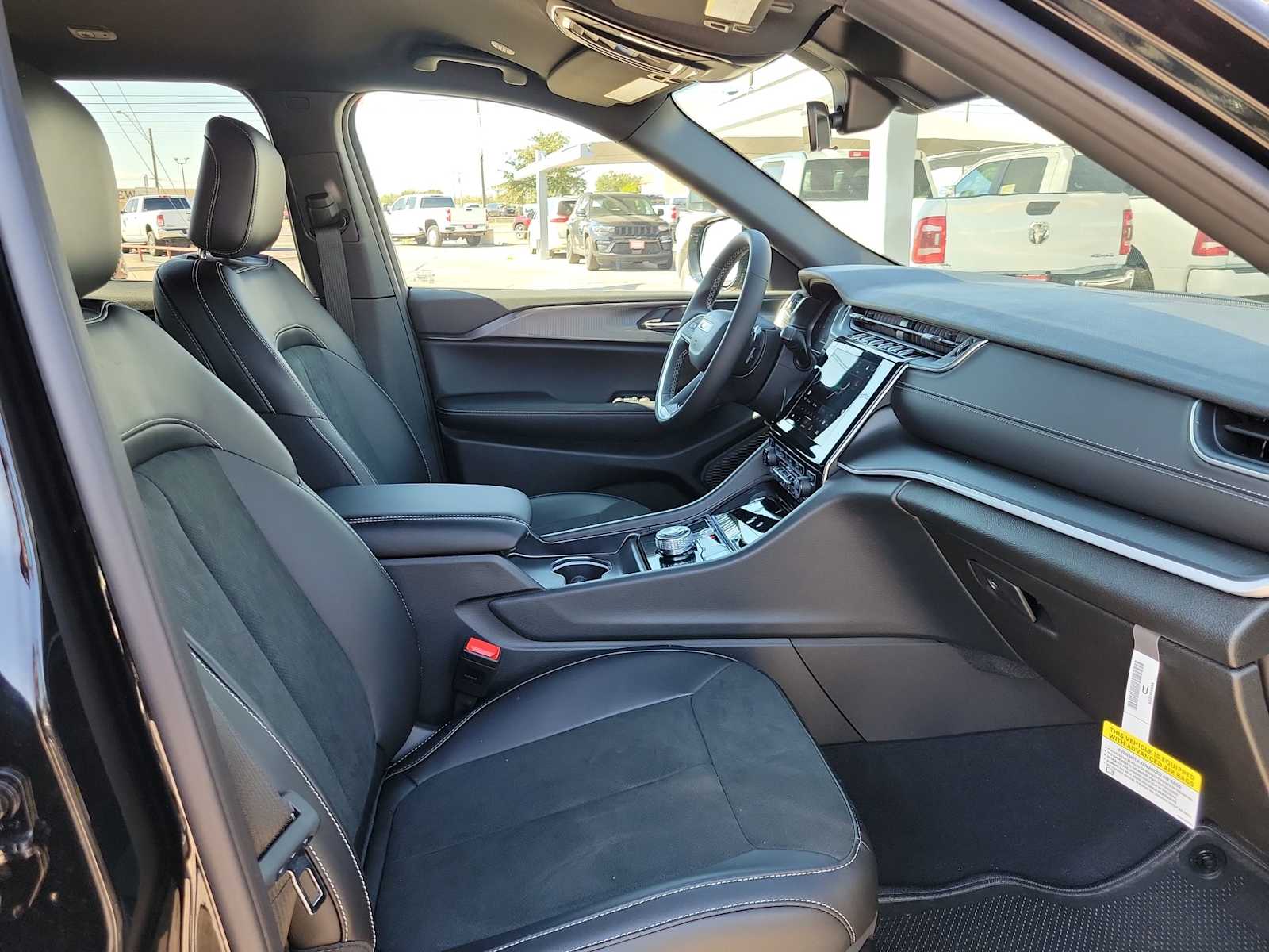 Thumbnail: 2025 Jeep Grand Cherokee - 14