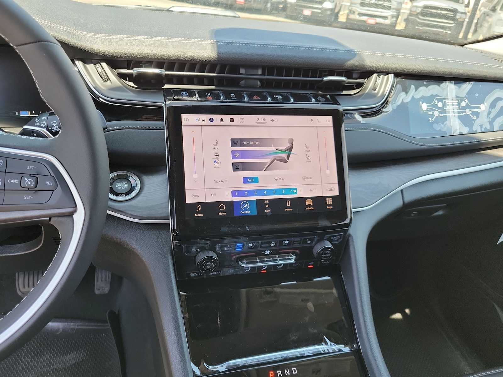 Thumbnail: 2023 Jeep Grand Cherokee - 21