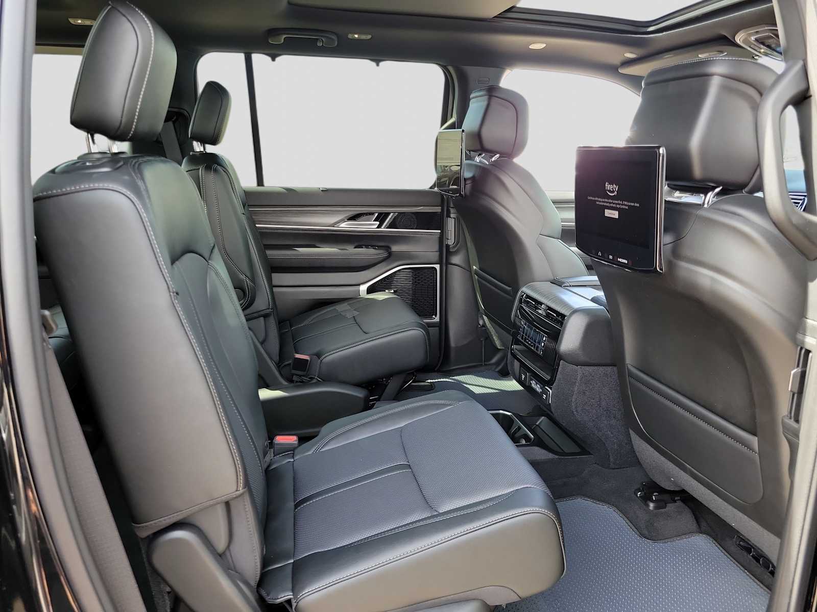 Thumbnail: 2024 Jeep Wagoneer - 13