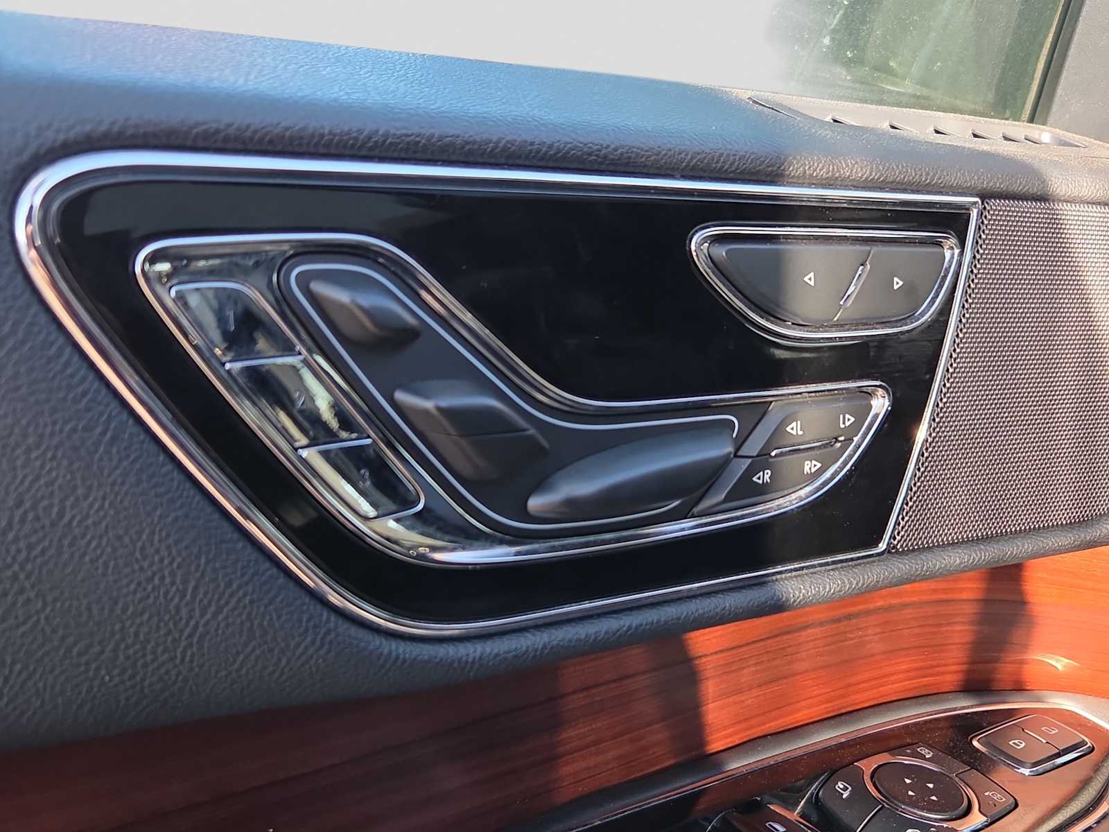 Thumbnail: 2023 Lincoln Navigator - 14