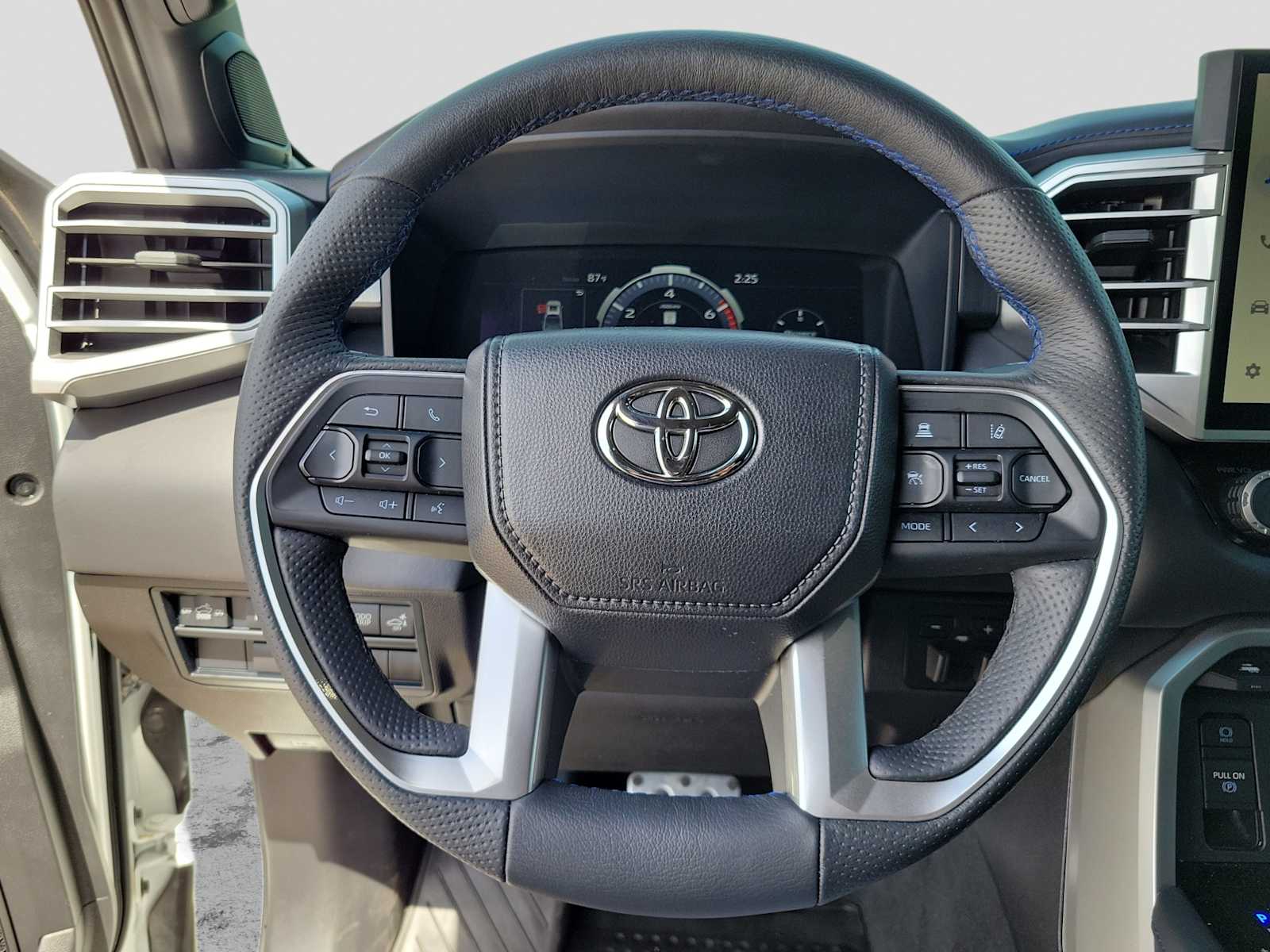 Thumbnail: 2025 Toyota Tundra - 15