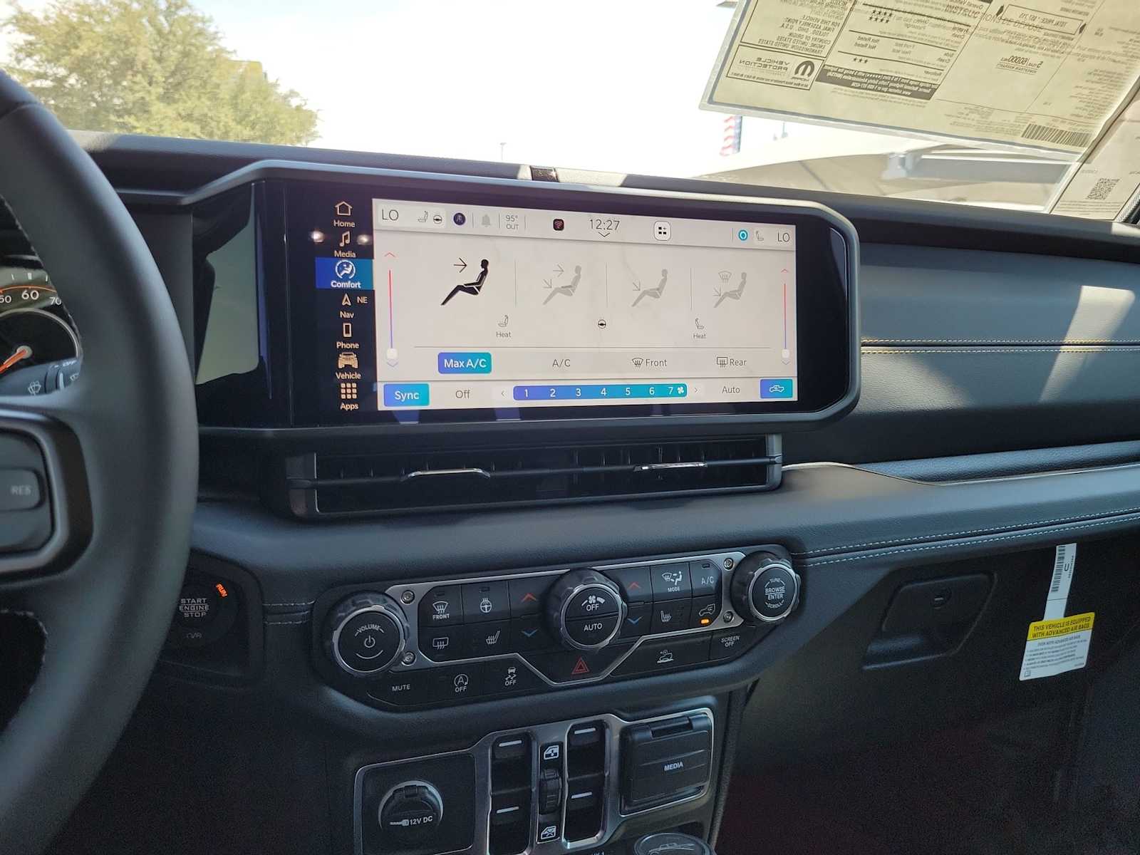 Thumbnail: 2025 Jeep Gladiator - 21