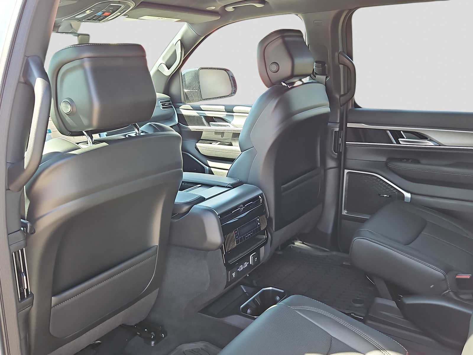 Thumbnail: 2026 Jeep Grand Wagoneer - 8