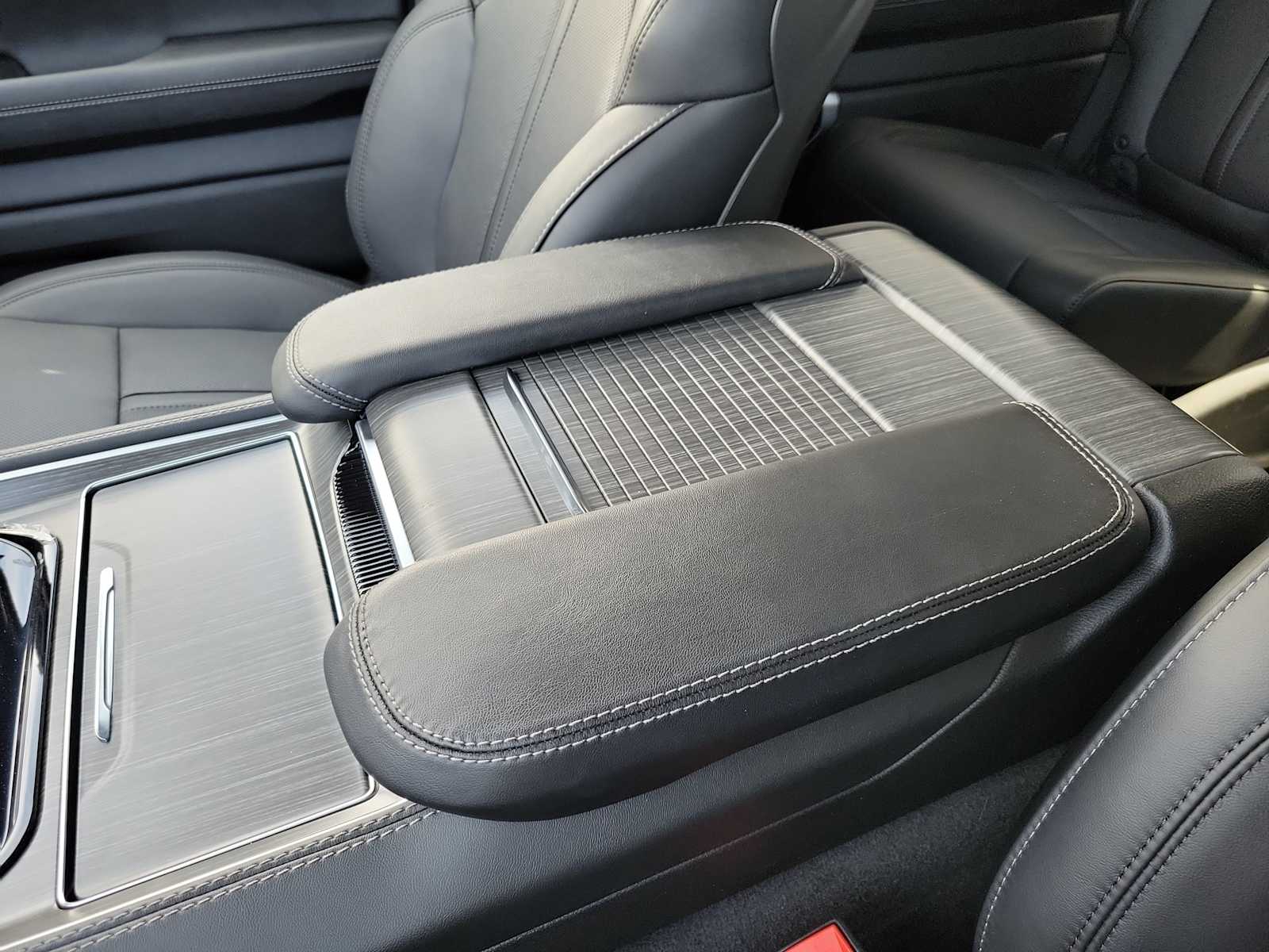 Thumbnail: 2024 Jeep Wagoneer - 16