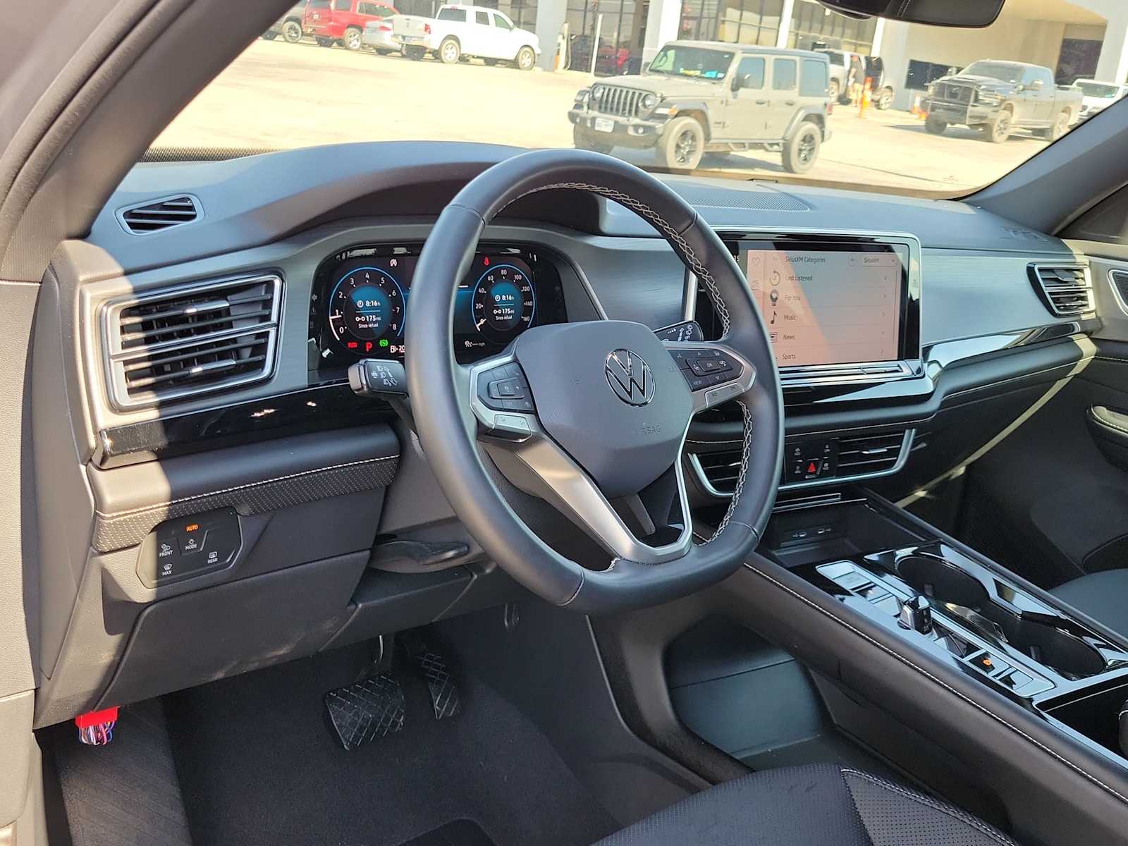 2024 Volkswagen Atlas Cross Sport SE Technology photo 2