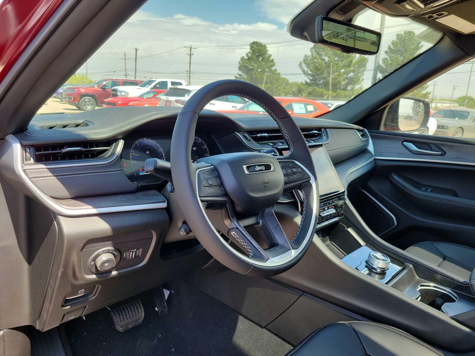 2024 Jeep Grand Cherokee Limited photo 2