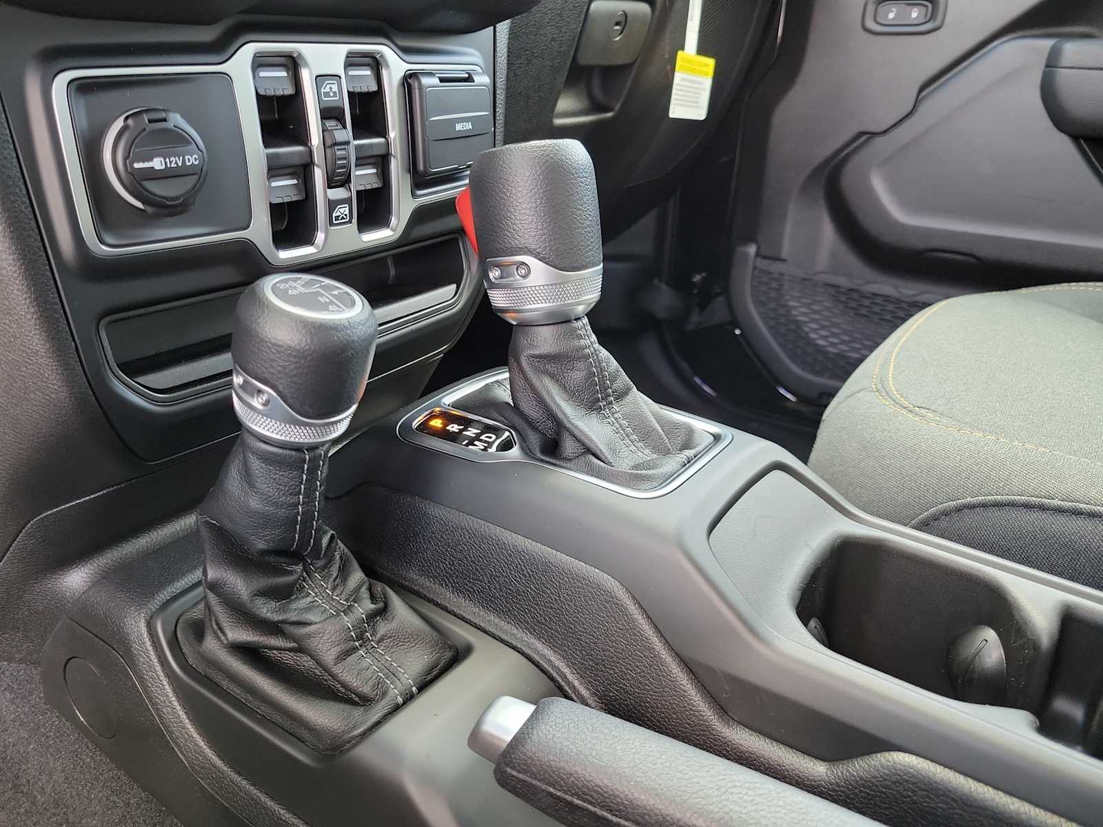 Thumbnail: 2025 Jeep Gladiator - 17