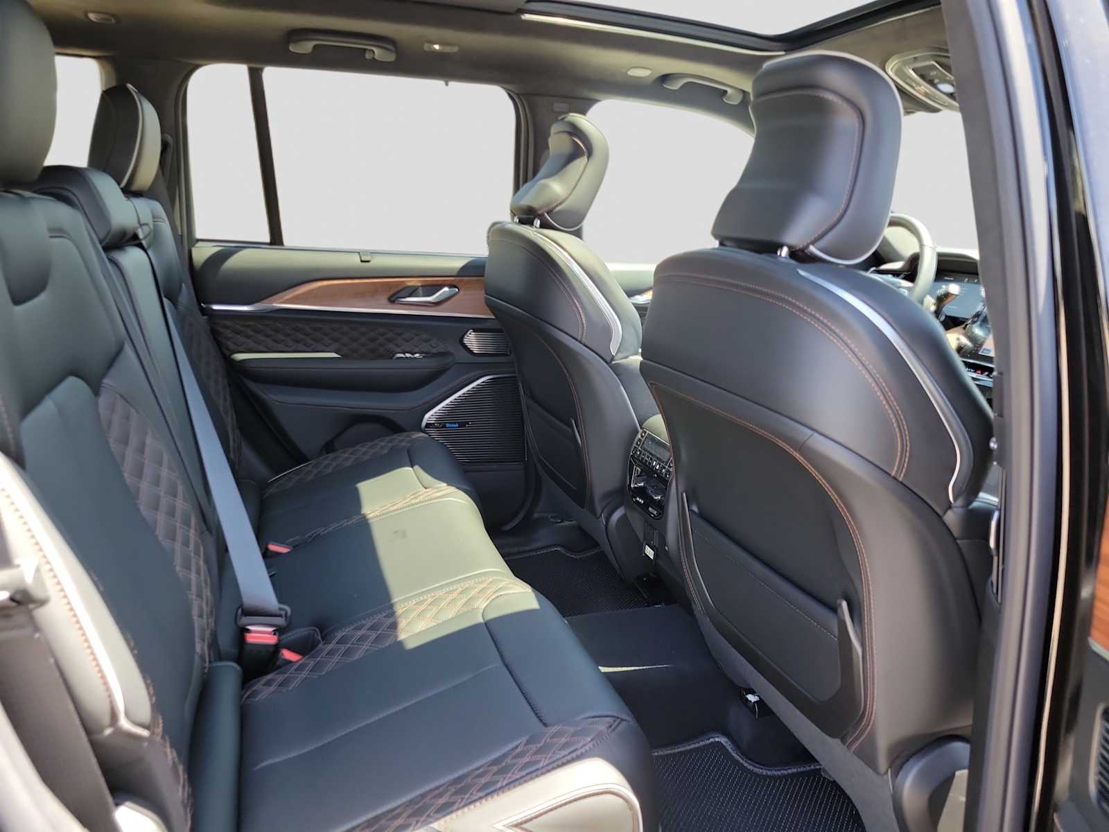 Thumbnail: 2026 Jeep Grand Cherokee - 9