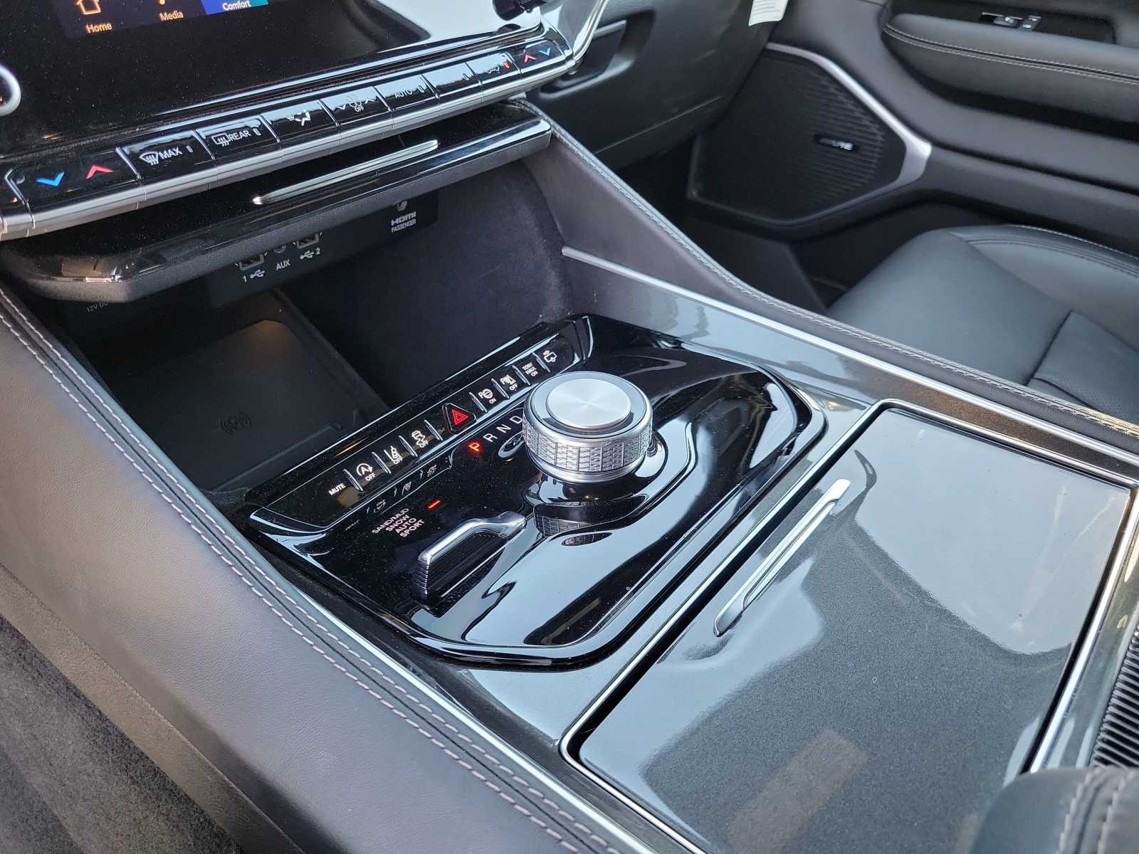 Thumbnail: 2024 Jeep Wagoneer - 17