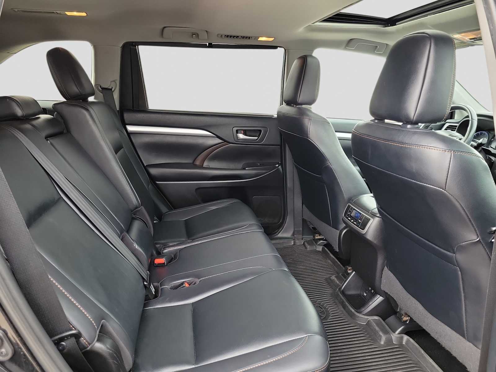 Thumbnail: 2019 Toyota Highlander - 13