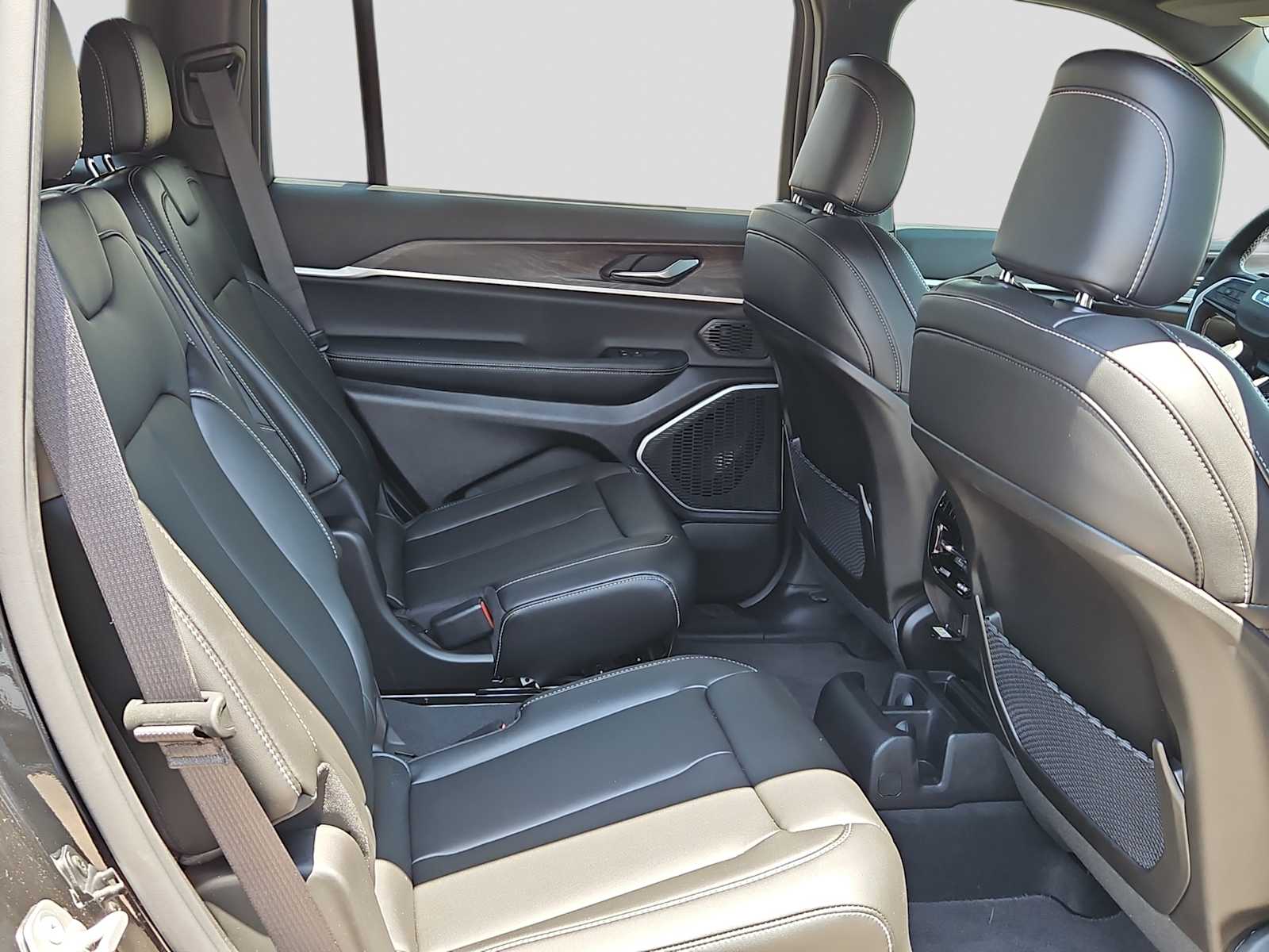 Thumbnail: 2026 Jeep Grand Cherokee - 9