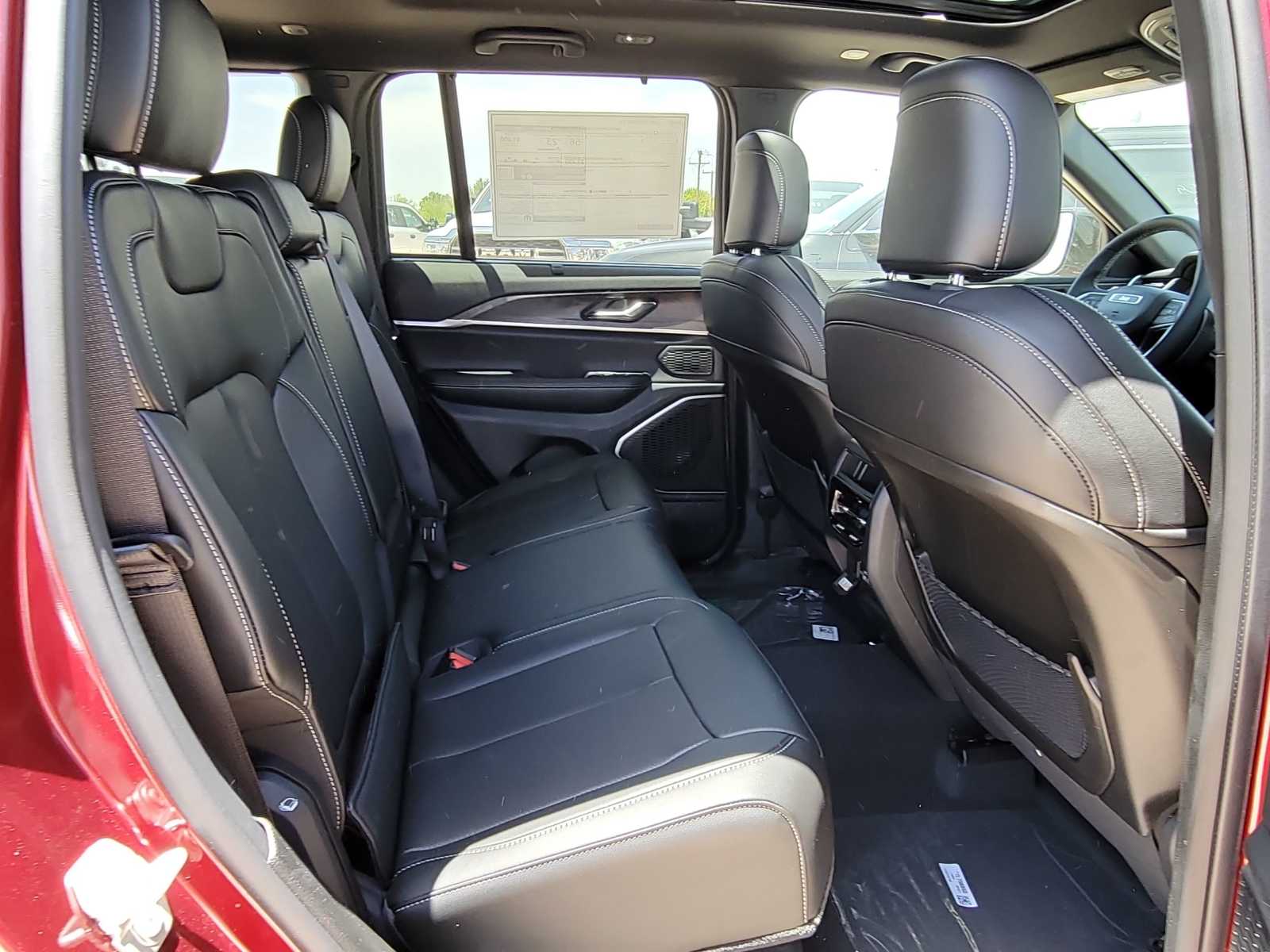 Thumbnail: 2024 Jeep Grand Cherokee - 13