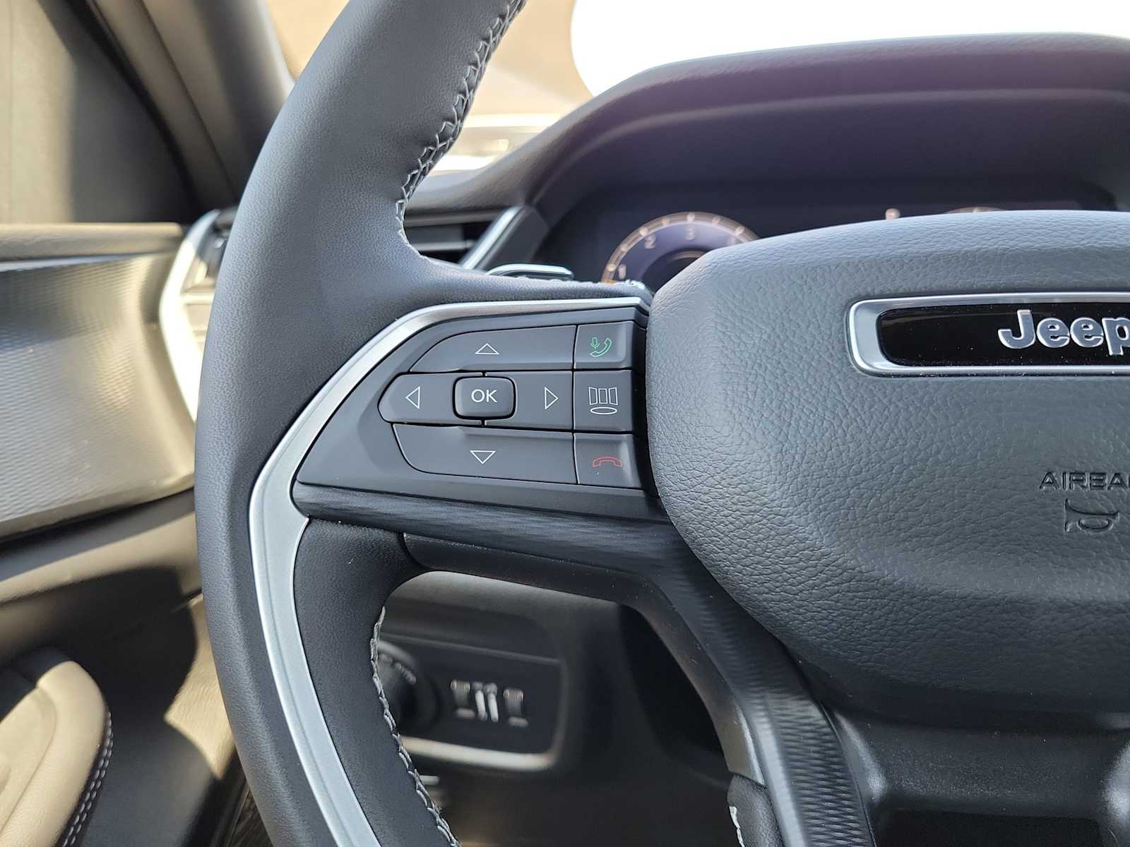 Thumbnail: 2025 Jeep Grand Cherokee - 19