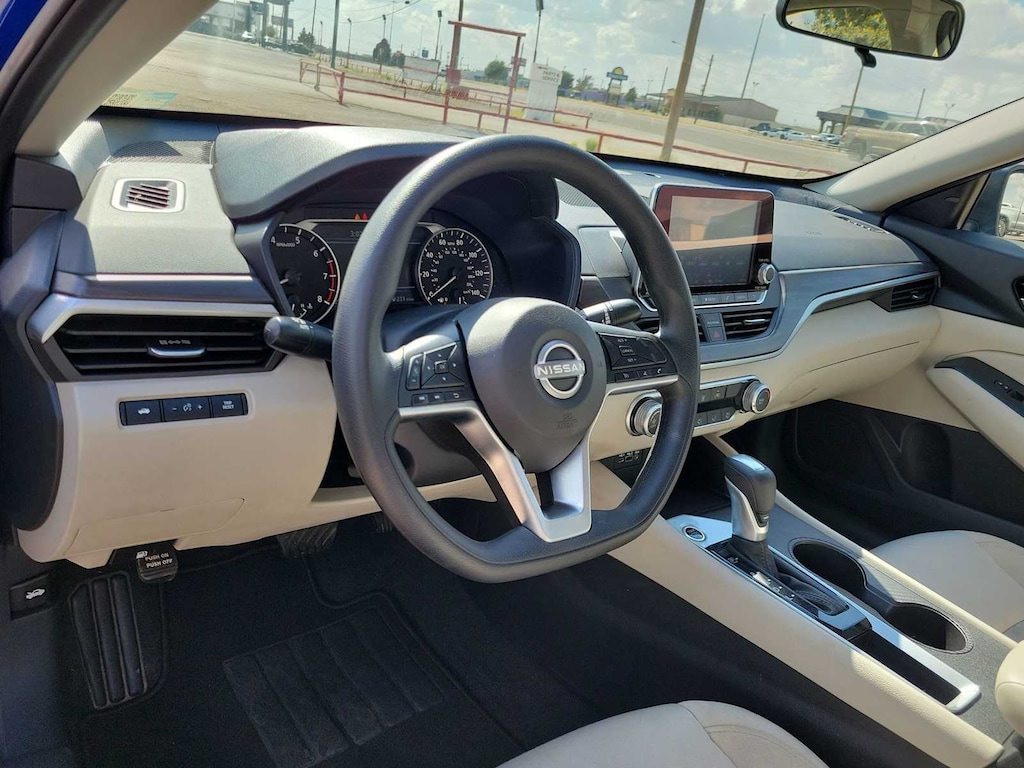 Used 2025 Nissan Altima SV Sedan