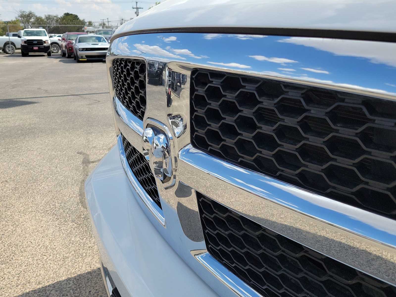 Thumbnail: 2019 RAM 1500 Classic - 9
