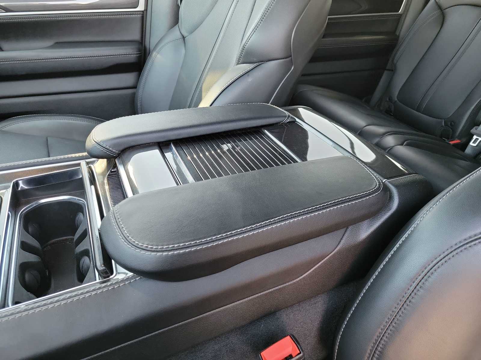 Thumbnail: 2024 Jeep Wagoneer - 16