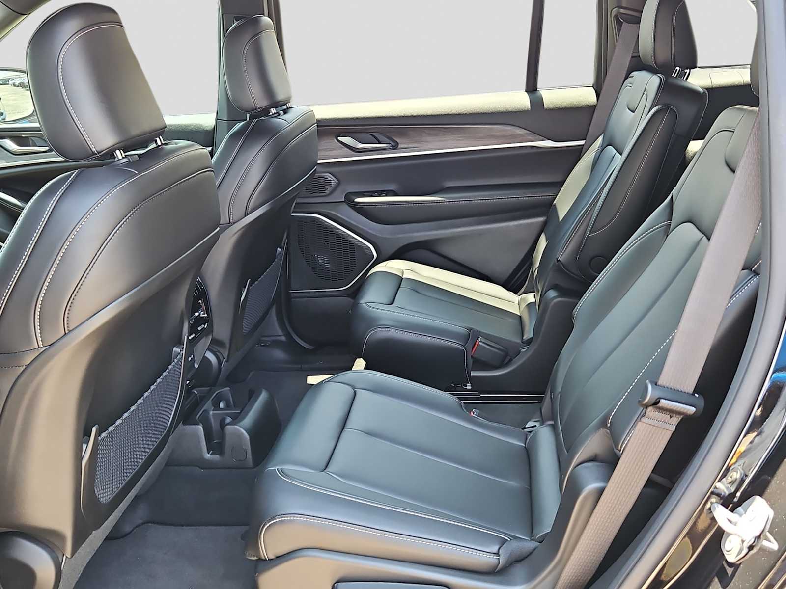Thumbnail: 2026 Jeep Grand Cherokee - 8