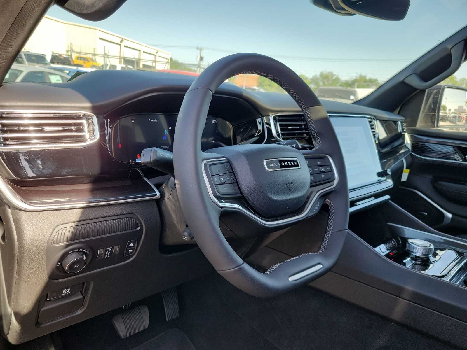 2024 Jeep Wagoneer L photo 2