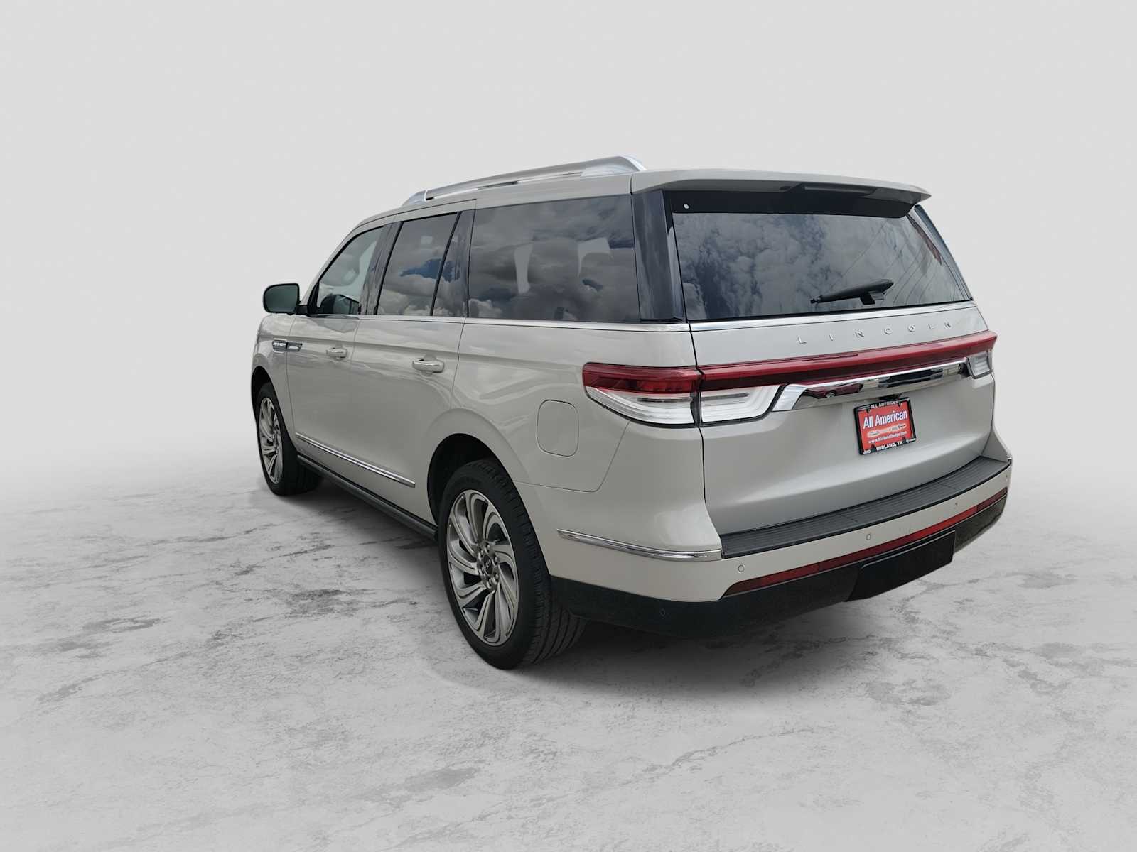 Thumbnail: 2023 Lincoln Navigator - 4