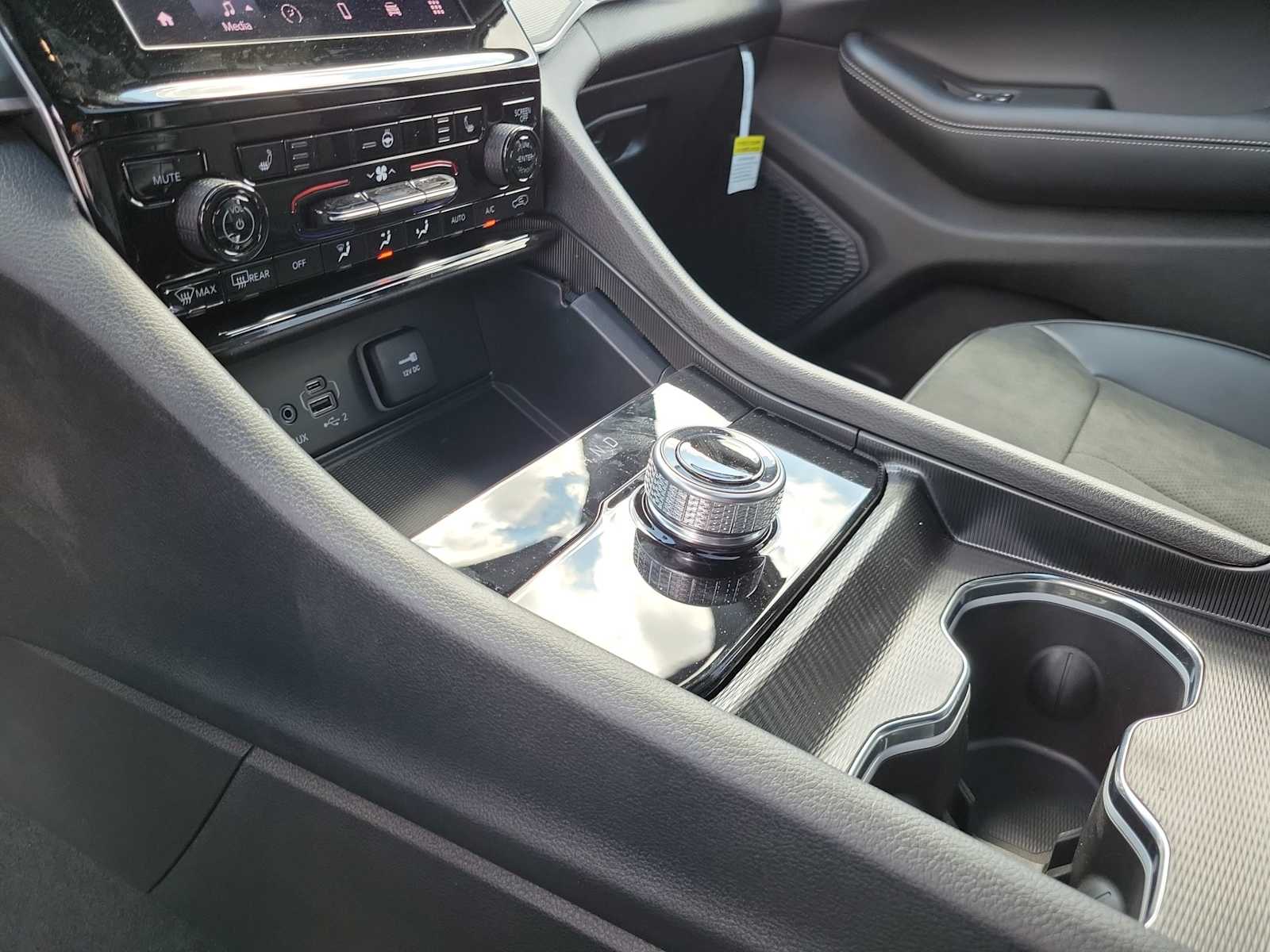 Thumbnail: 2025 Jeep Grand Cherokee - 17