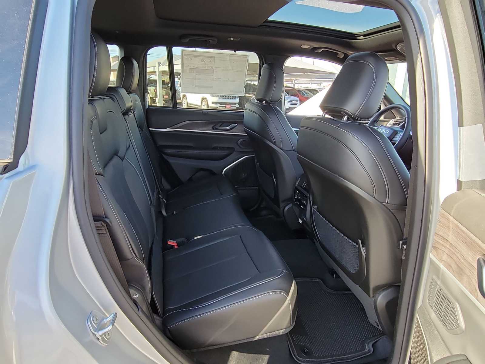 Thumbnail: 2024 Jeep Grand Cherokee - 13