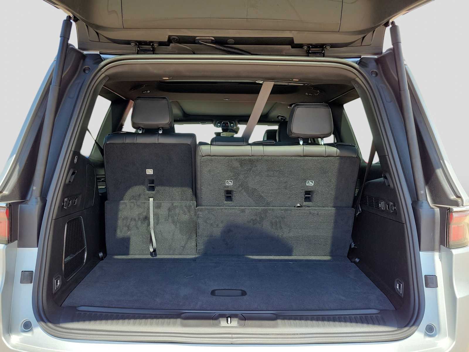 Thumbnail: 2024 Jeep Wagoneer - 19