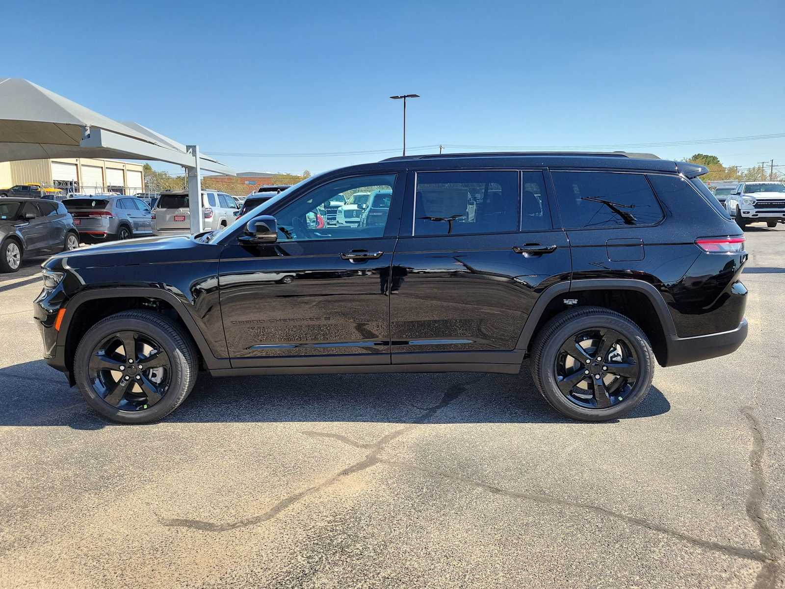 2025 Jeep Grand Cherokee Altitude photo 3