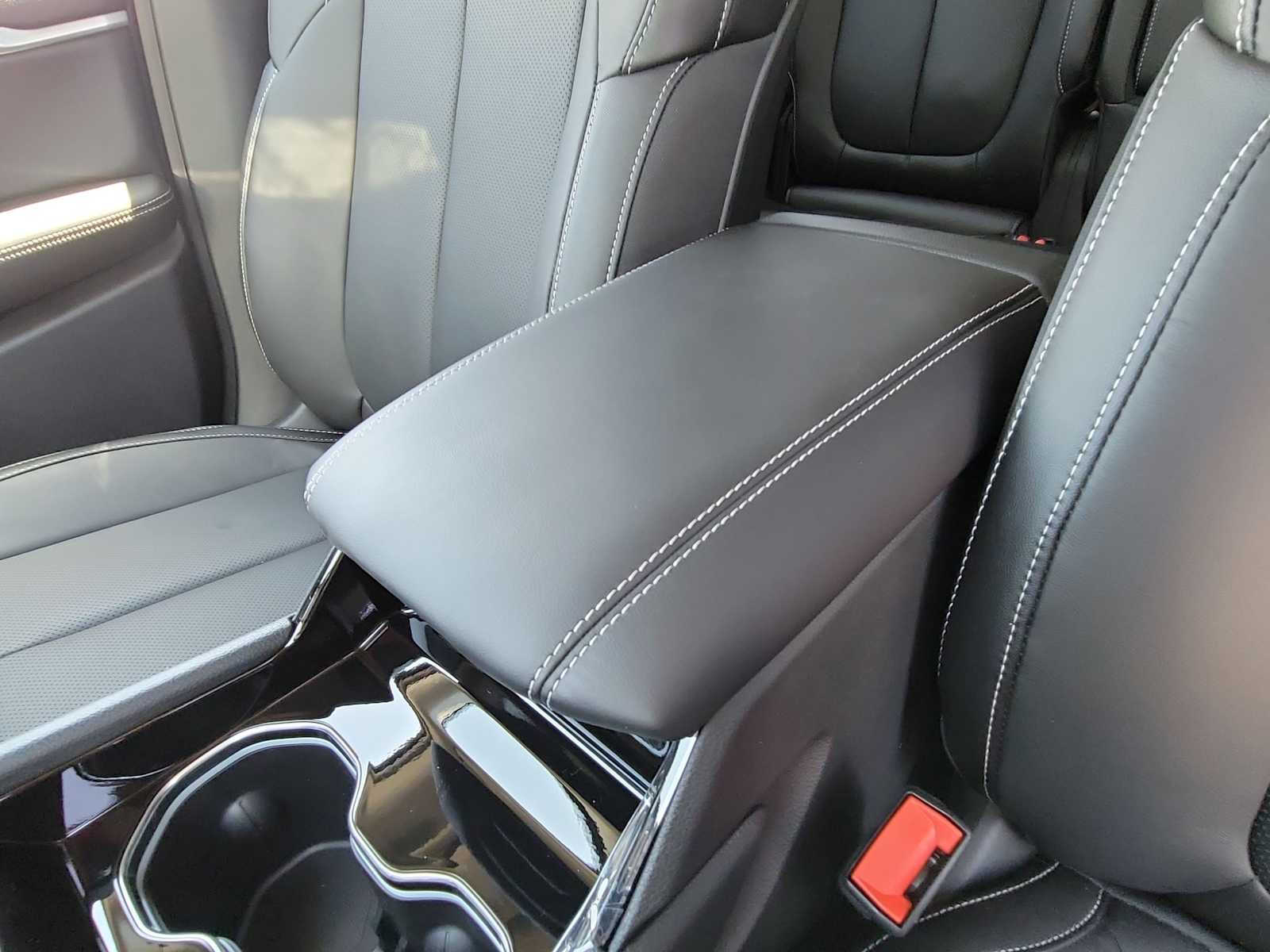 Thumbnail: 2023 Jeep Grand Cherokee - 16