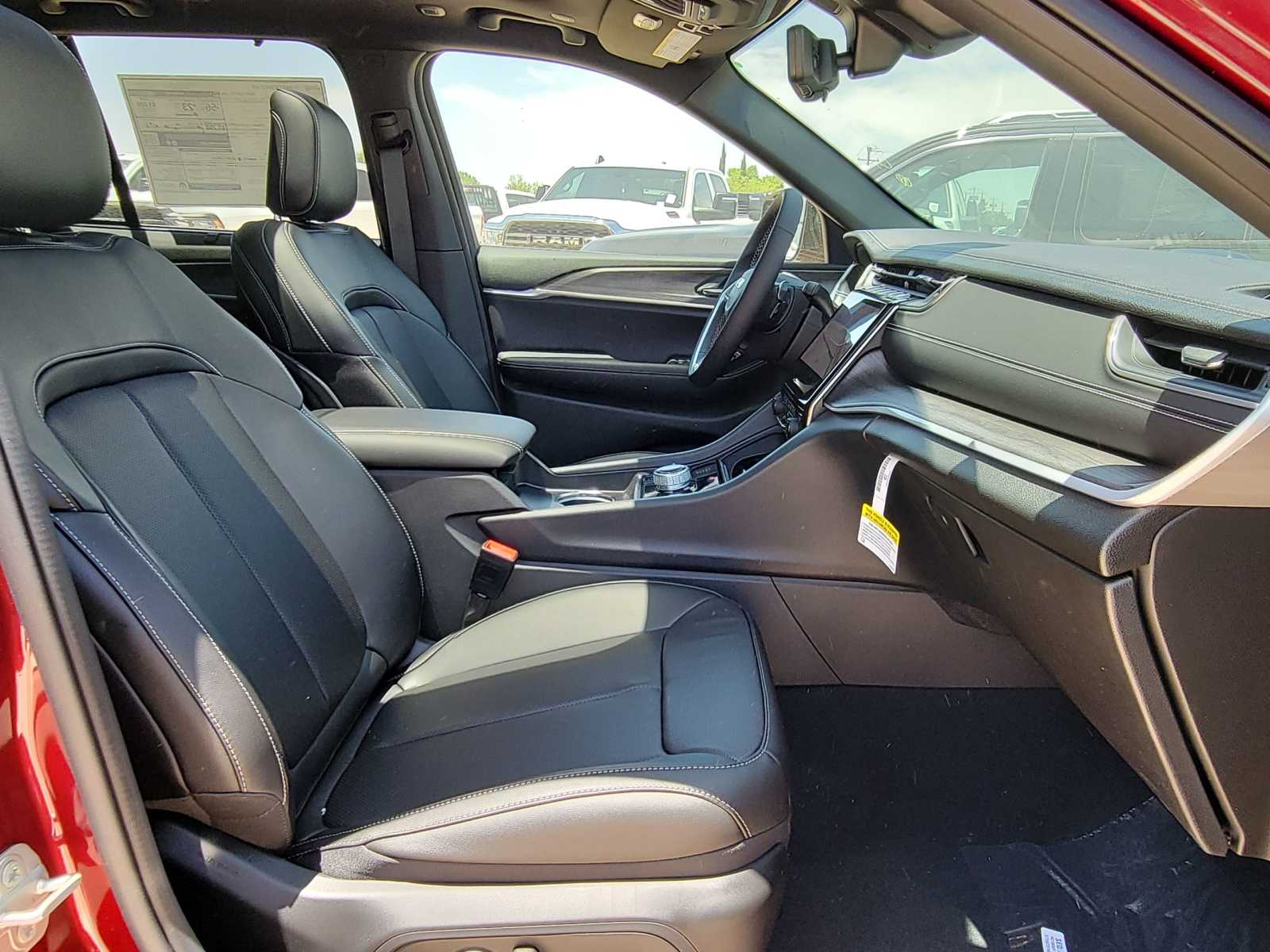 Thumbnail: 2024 Jeep Grand Cherokee - 14