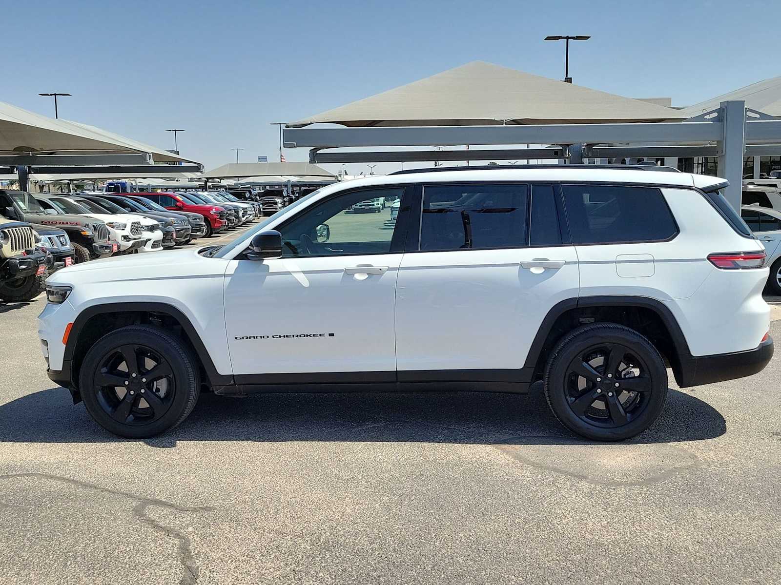 Thumbnail: 2023 Jeep Grand Cherokee L - 3