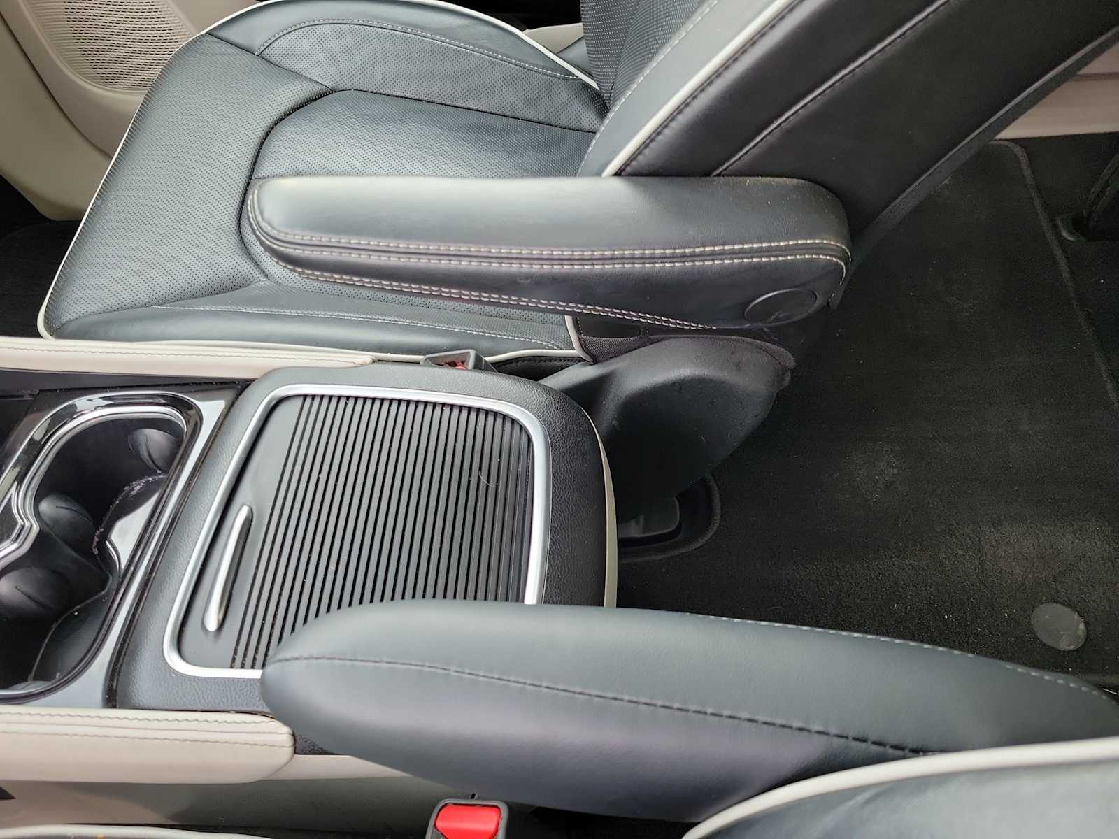 Thumbnail: 2023 Chrysler Pacifica - 16