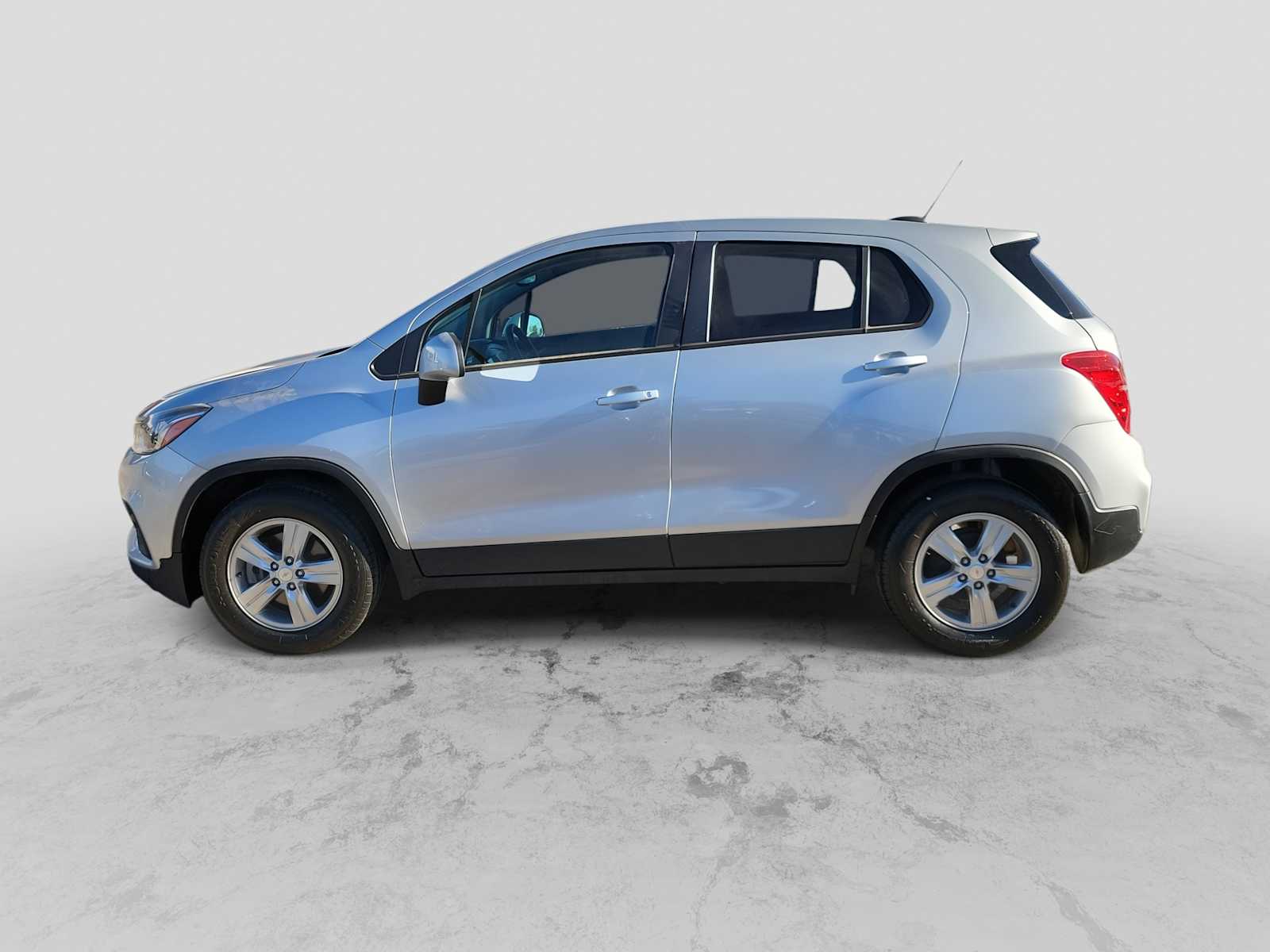 Thumbnail: 2022 Chevrolet Trax - 3