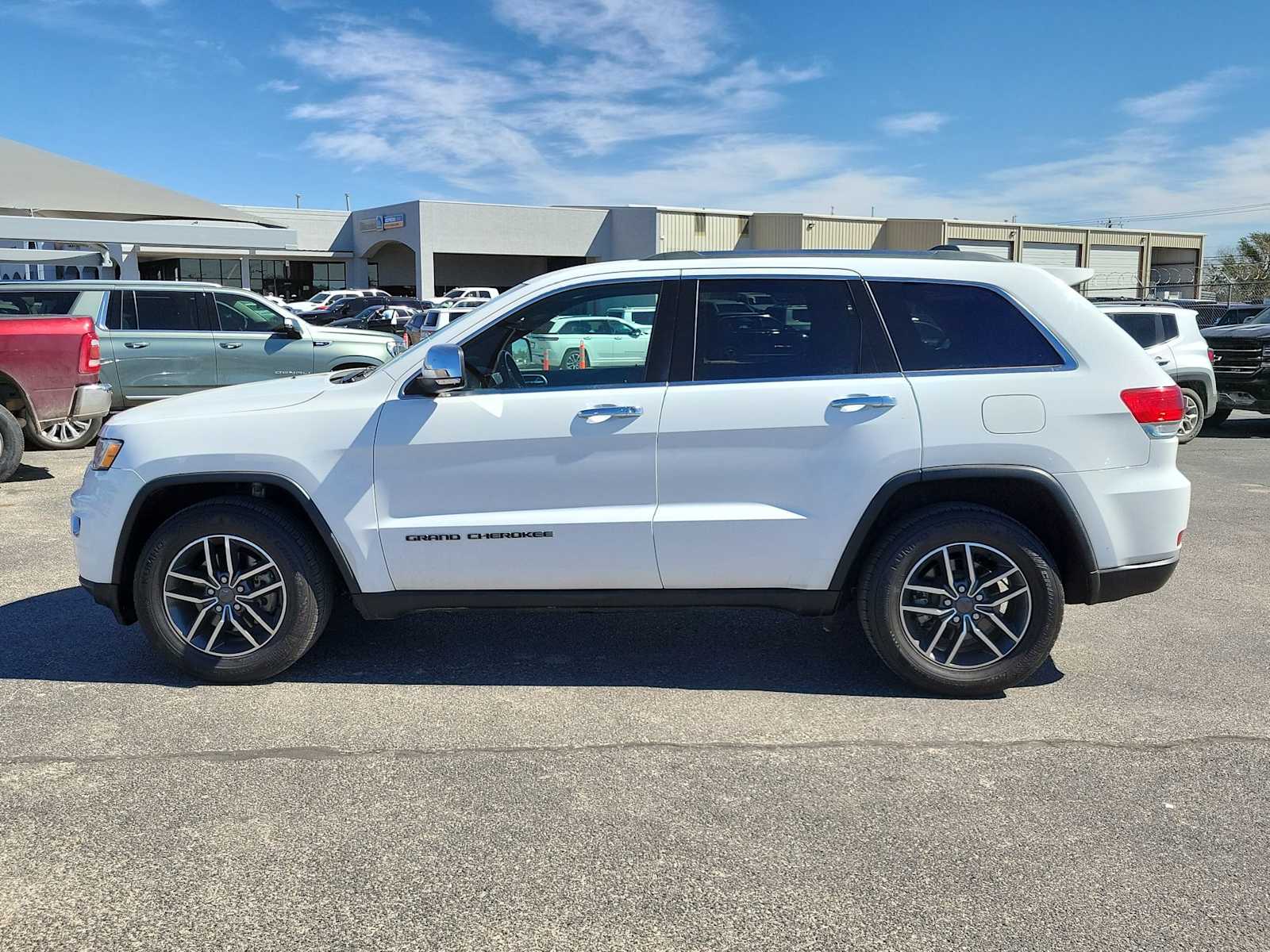 Thumbnail: 2019 Jeep Grand Cherokee - 3