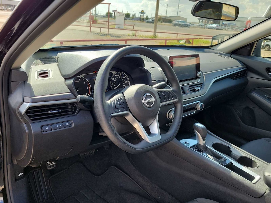 Used 2025 Nissan Altima SV Sedan